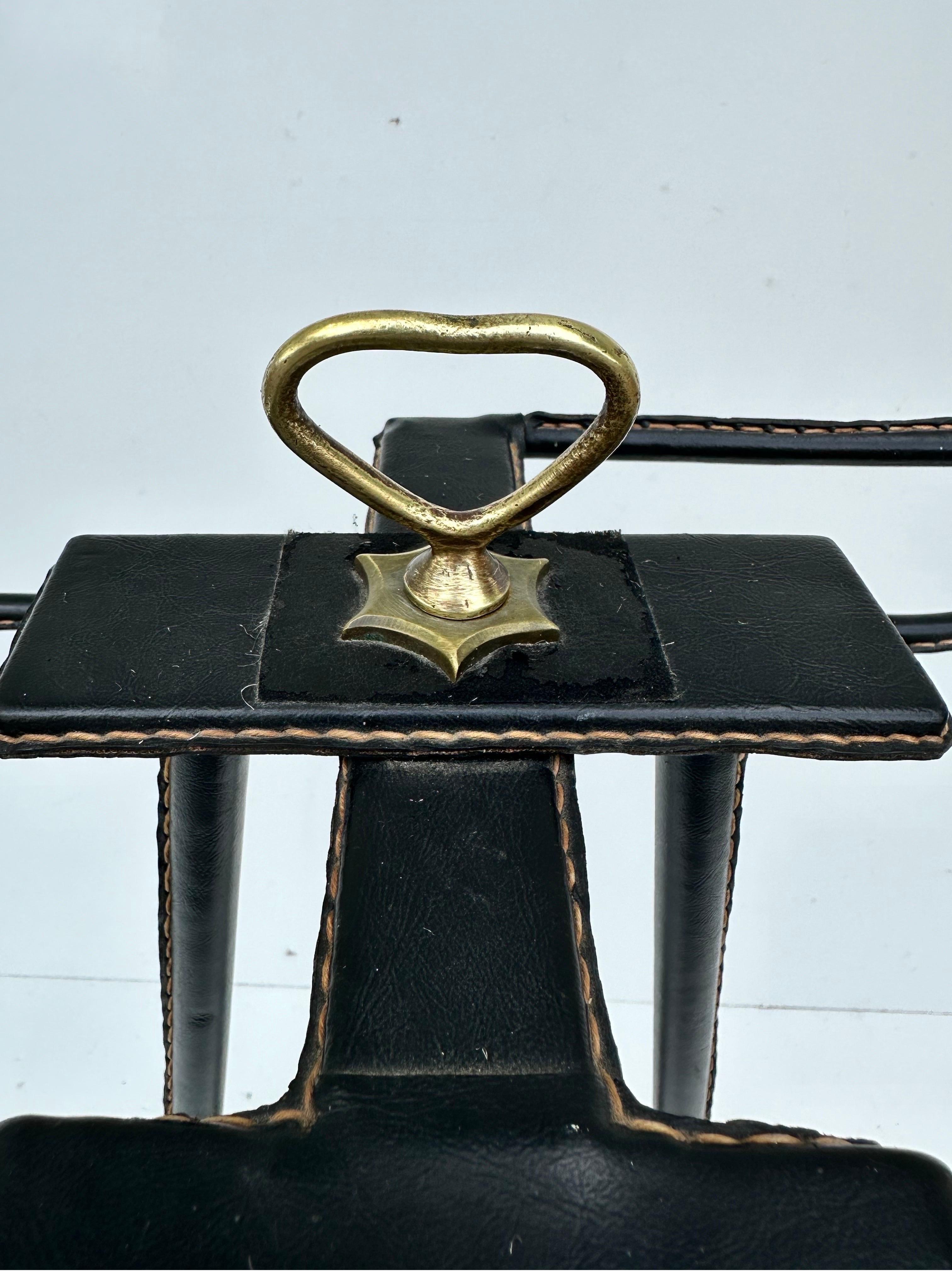 Jacques Adnet  Stitch by Stitch et Valet en laiton en vente 1