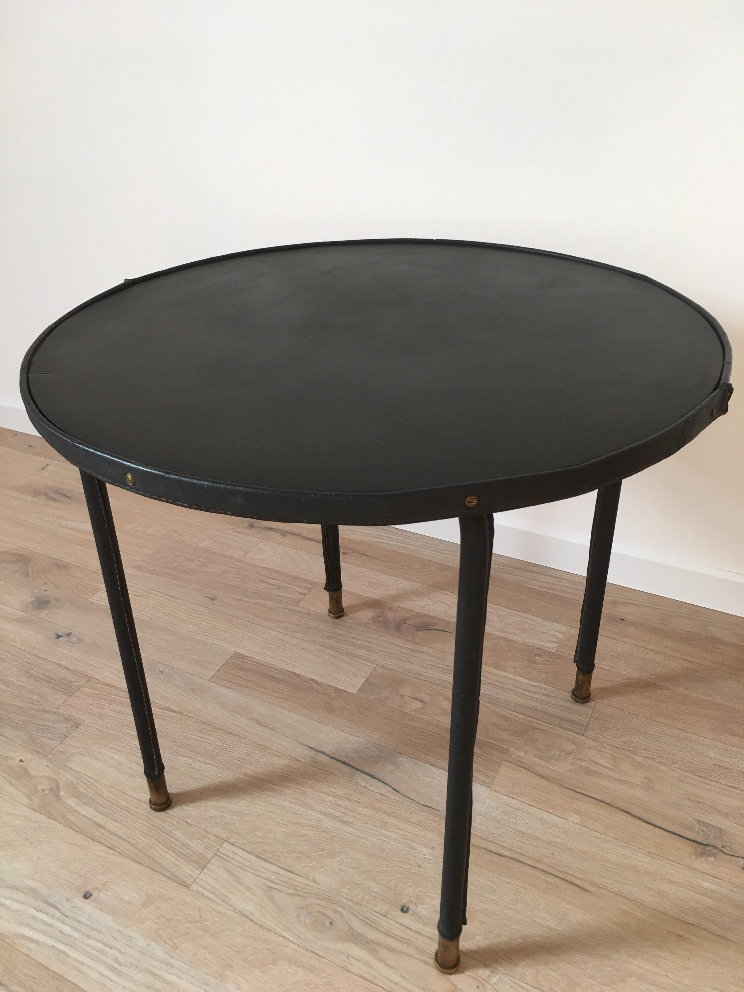 Jacques Adnet Style Black Stitched Leather Round Side Table, 1950s, French In Good Condition For Sale In Aix En Provence, FR