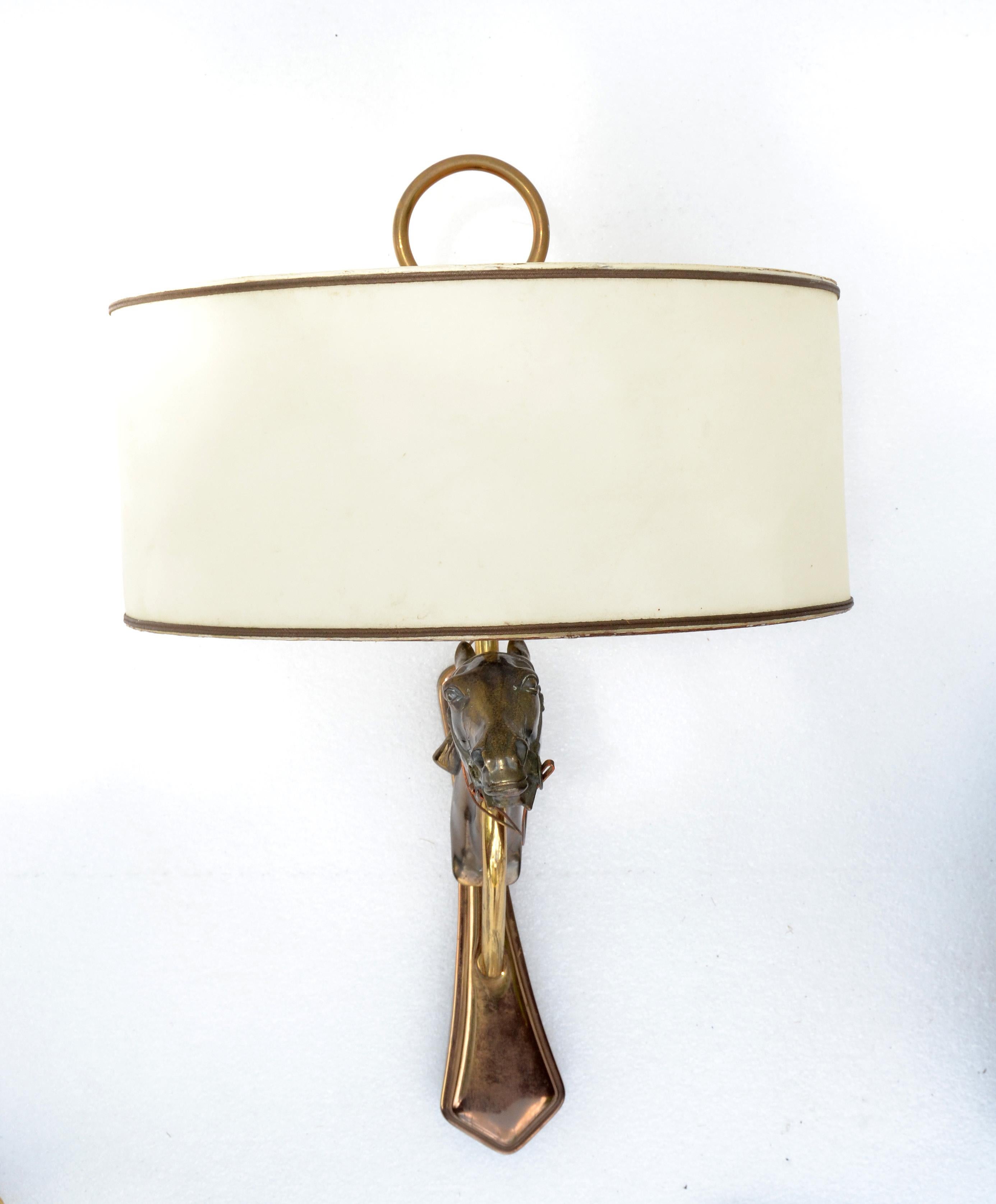Neoclassico Lampada da parete a forma di cavallo in bronzo di Jacques Adnet in stile neoclassico francese in vendita