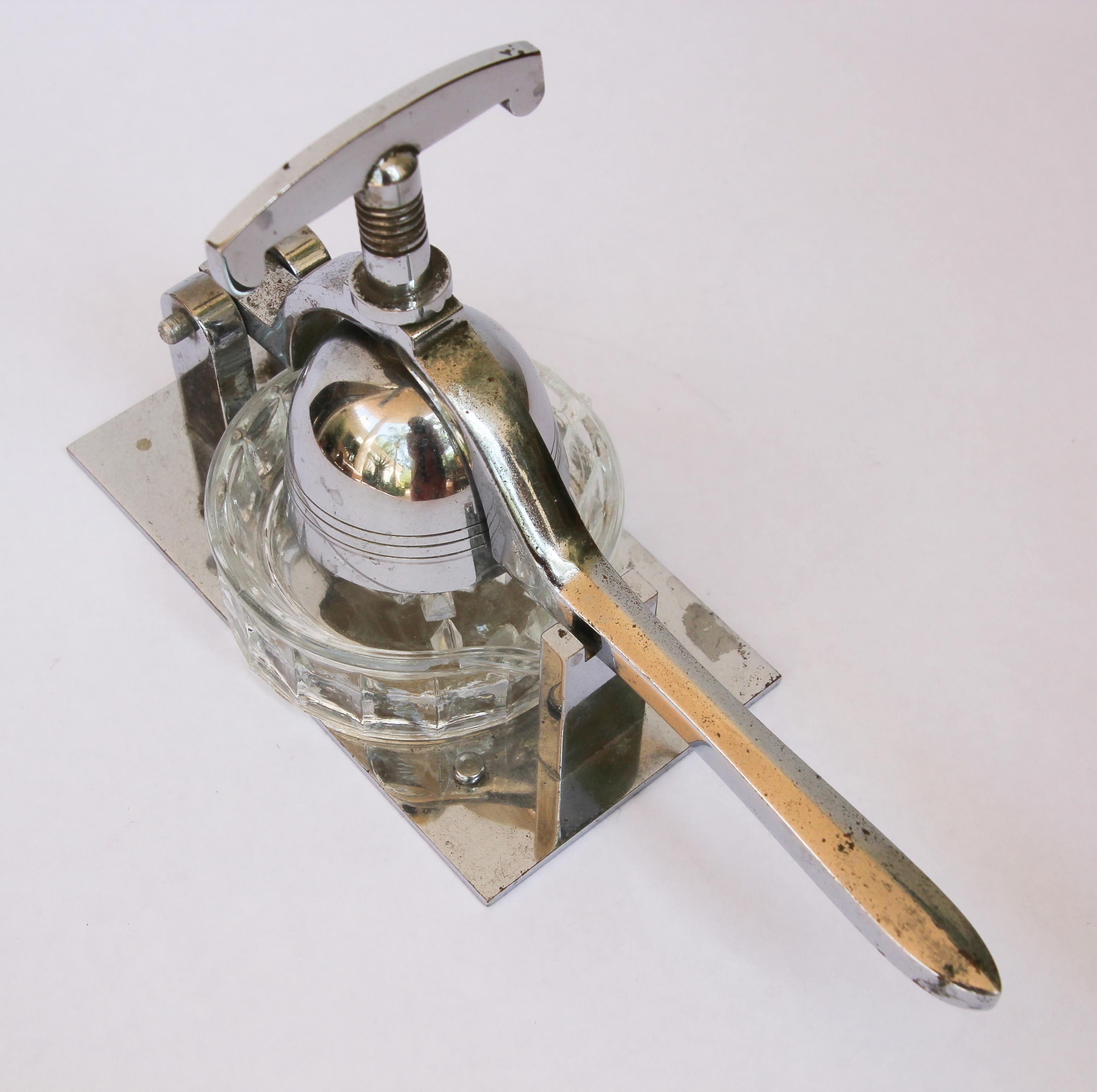 20th Century Jacques Adnet Style Chromed Metal Lemon Squeezer, France, circa 1940s