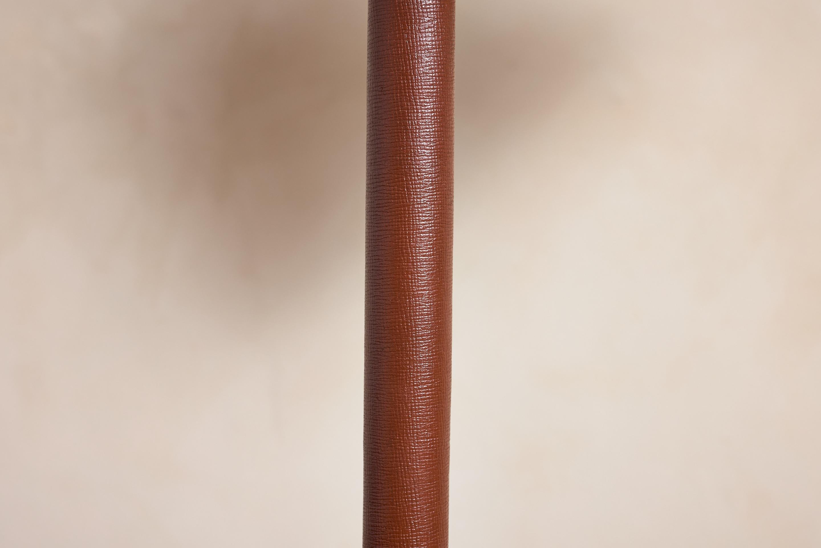 Lámpara de pie estilo Jacques Adnet - Marrón en venta 4