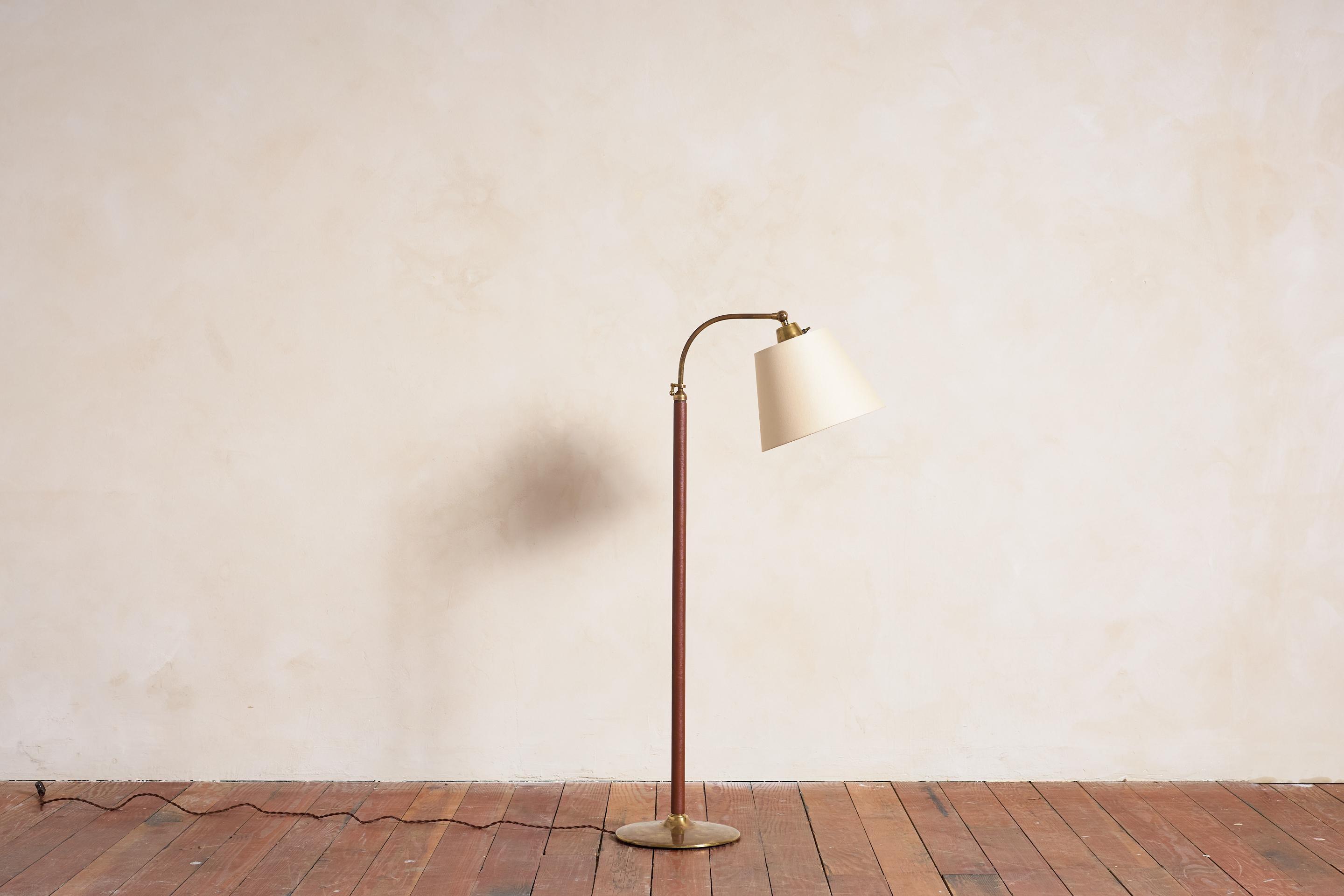 Lámpara de pie estilo Jacques Adnet - Marrón Francés en venta