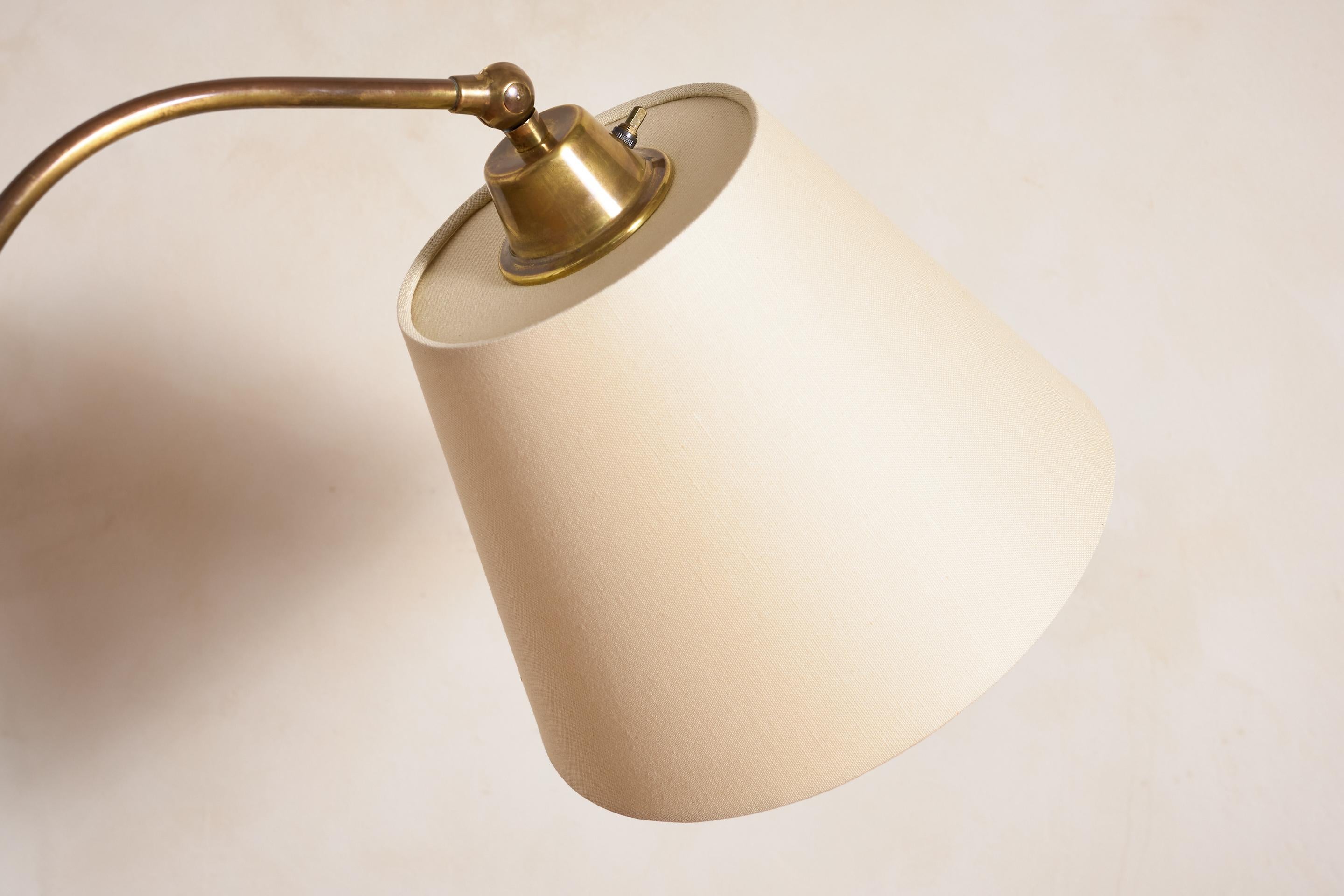 Lámpara de pie estilo Jacques Adnet - Marrón Latón en venta