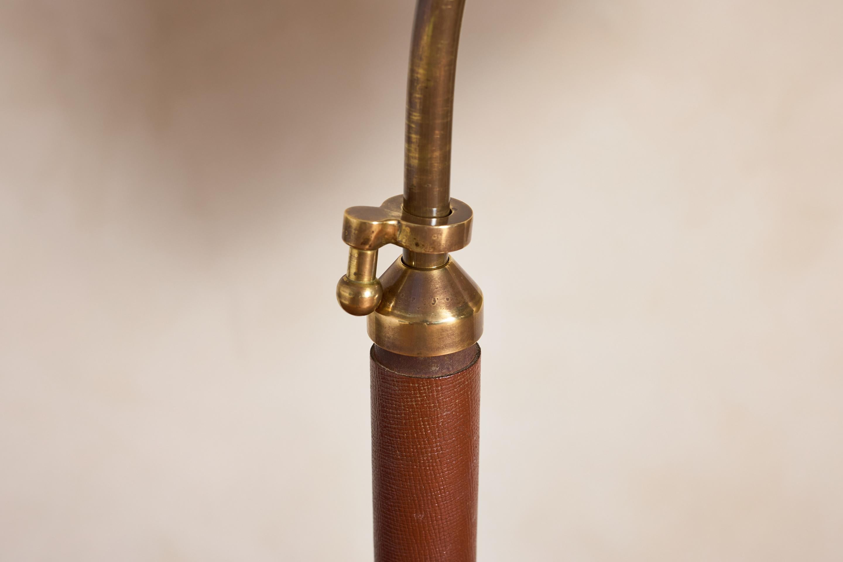 Lámpara de pie estilo Jacques Adnet - Marrón en venta 3