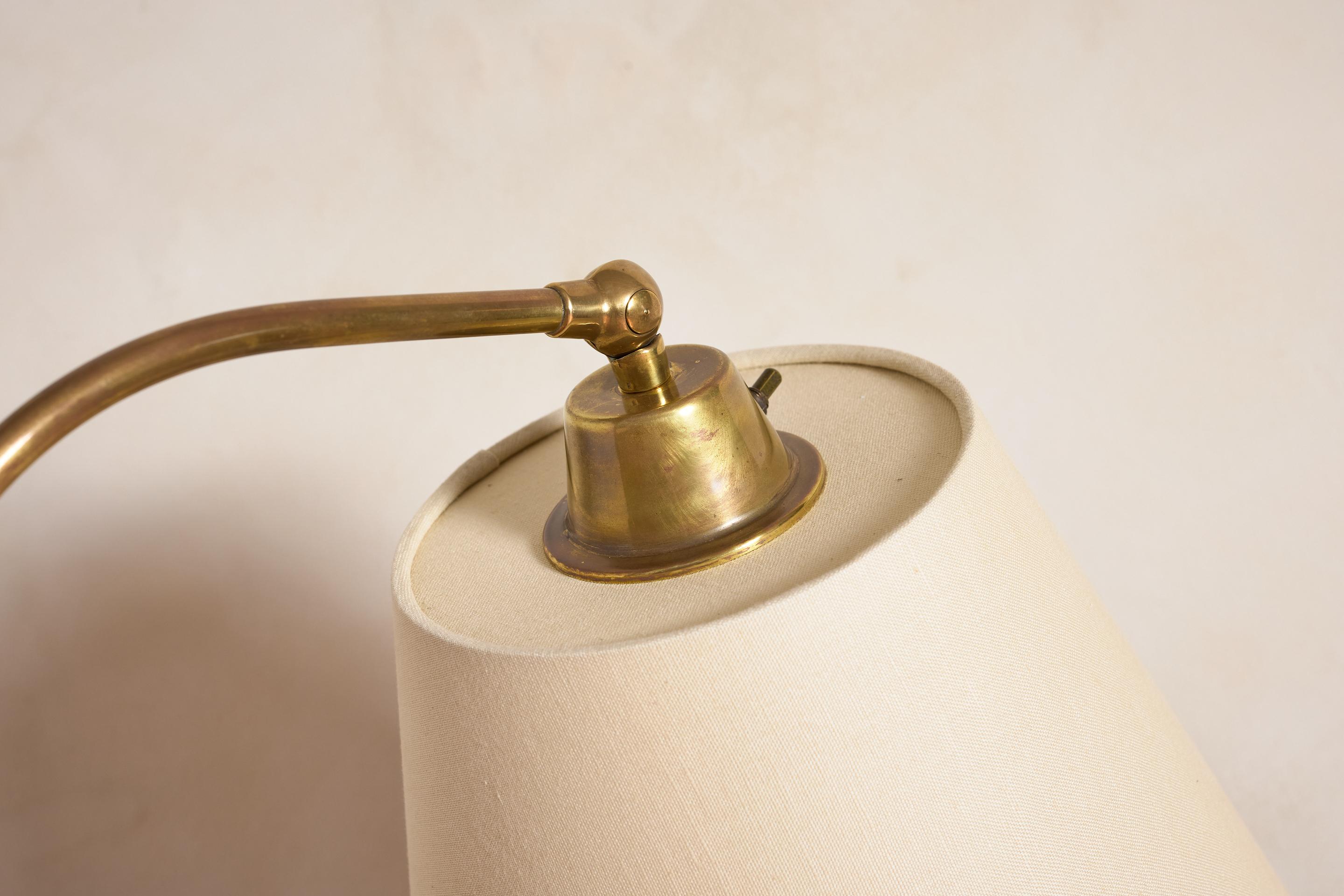 Lámpara de pie estilo Jacques Adnet - Camel en venta 4
