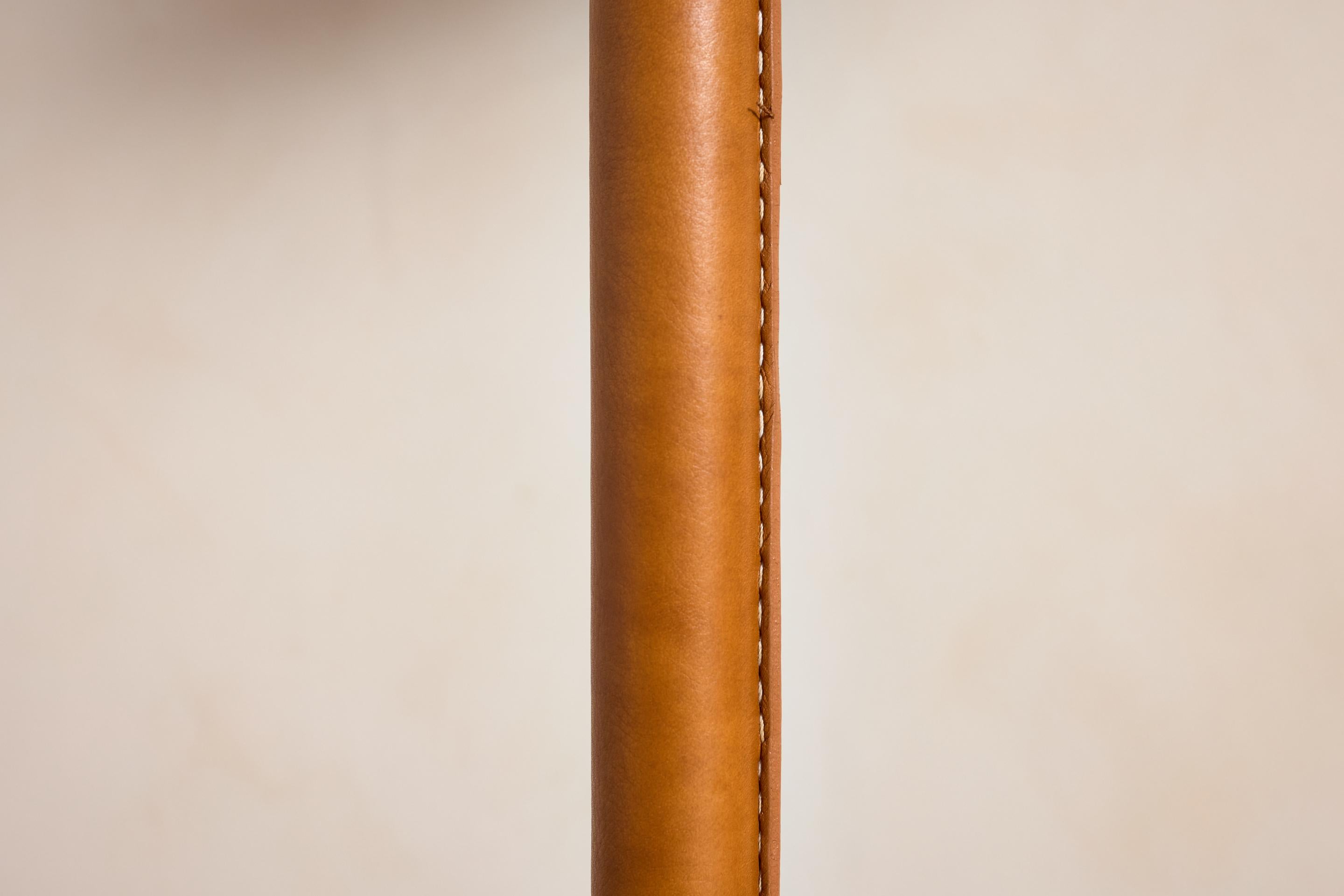 Lámpara de pie estilo Jacques Adnet - Camel en venta 7
