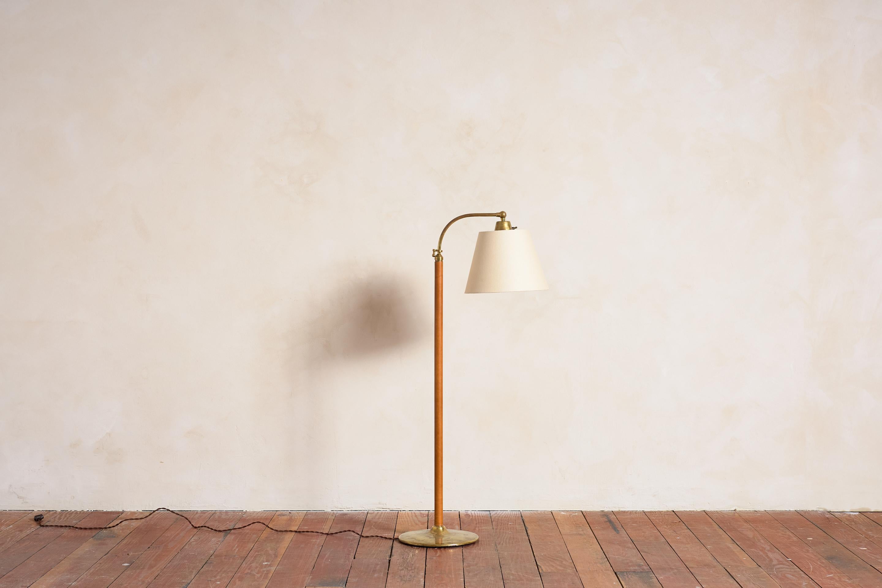 Lámpara de pie estilo Jacques Adnet - Camel Francés en venta