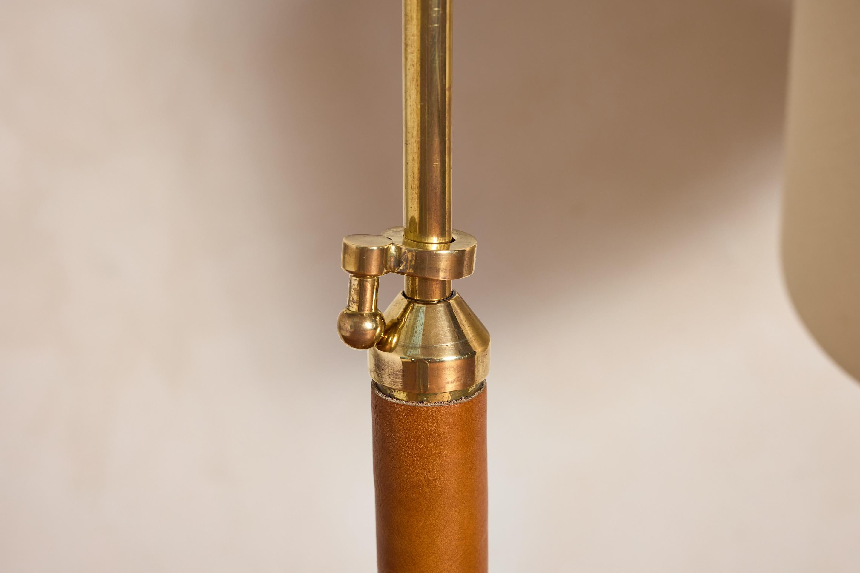 Lámpara de pie estilo Jacques Adnet en venta 4
