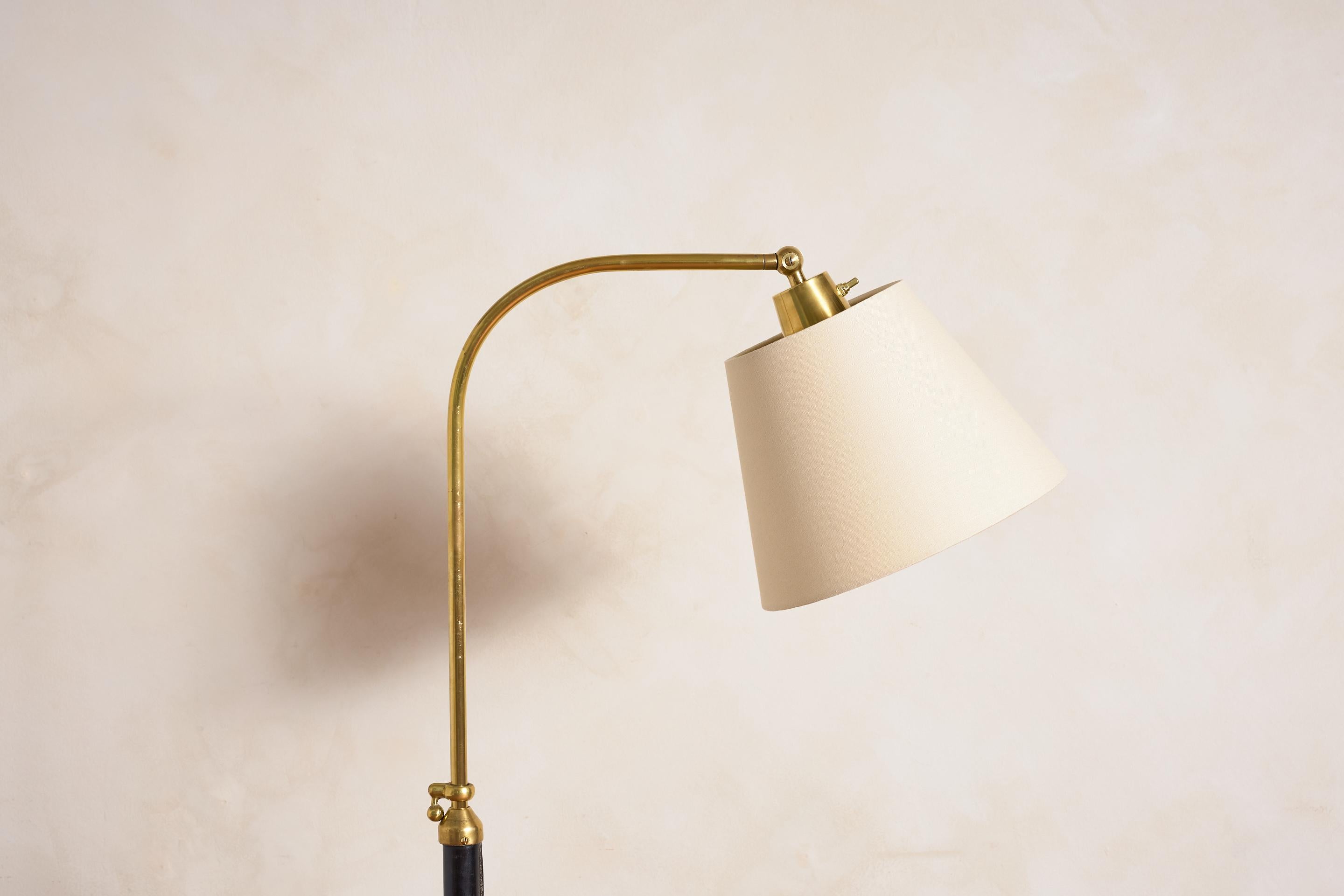 Lámpara de pie estilo Jacques Adnet en venta 10