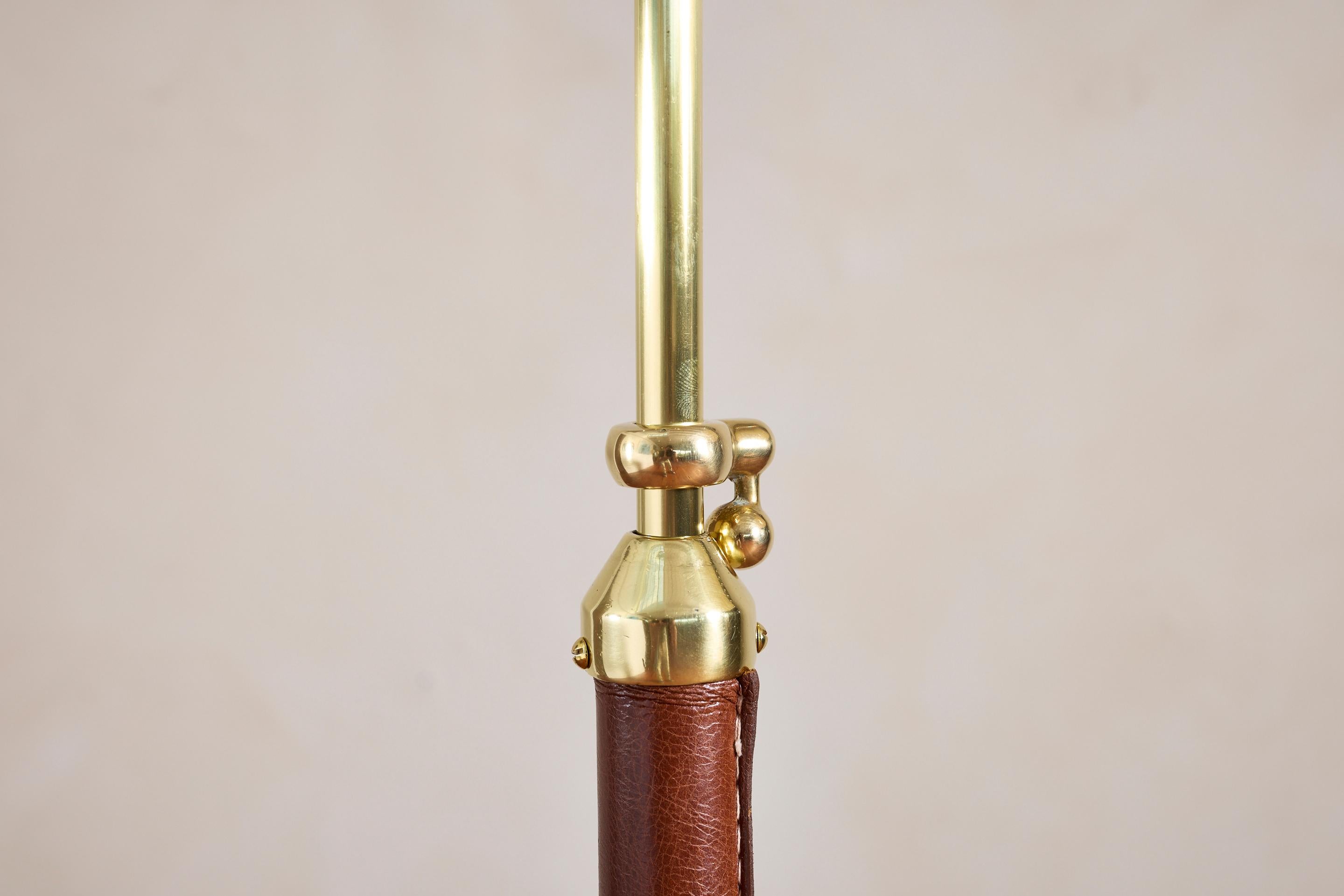 Milieu du XXe siècle Lampadaire de style Jacques Adnet en vente