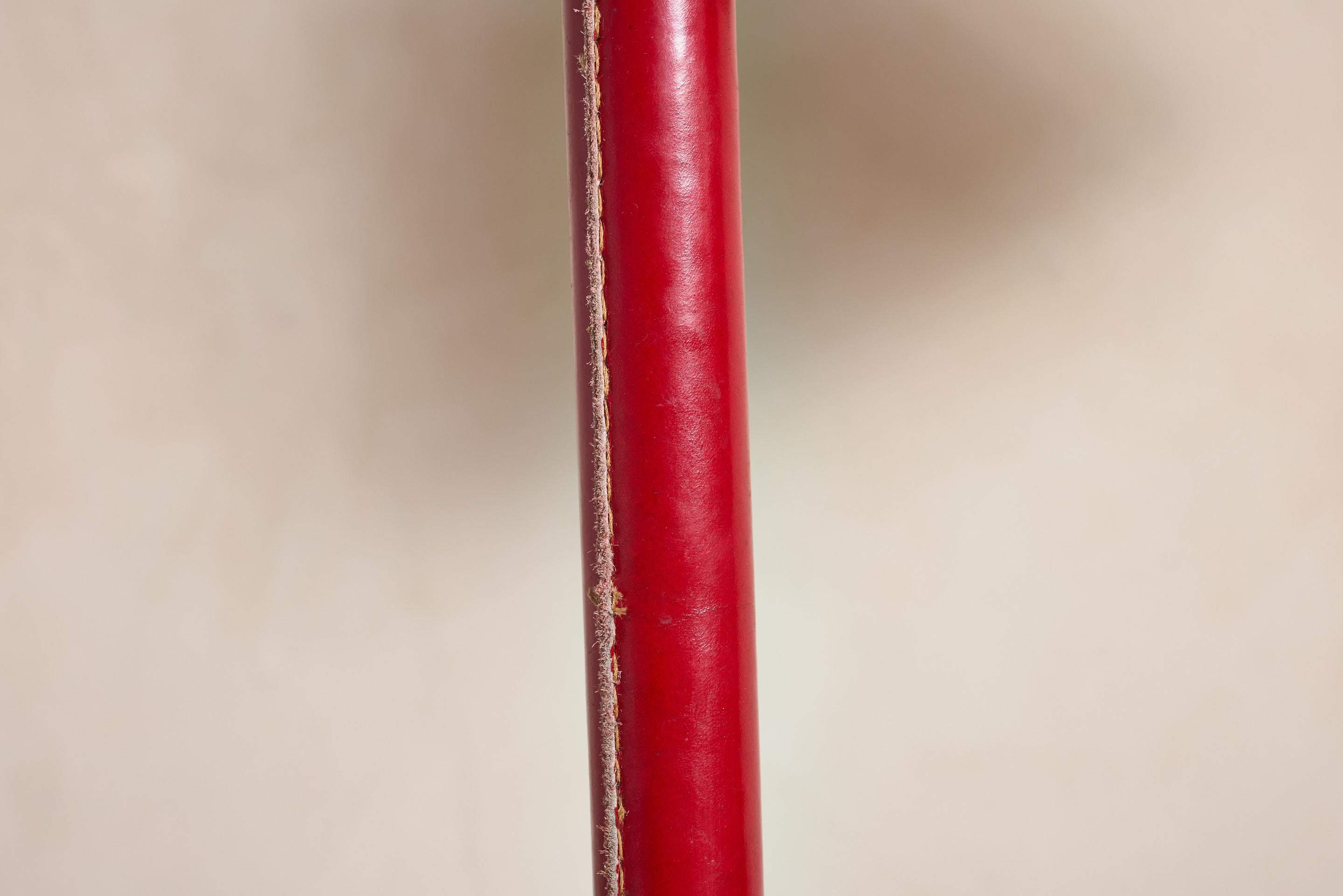 Lampadaire de style Jacques Adnet - Rouge en vente 4