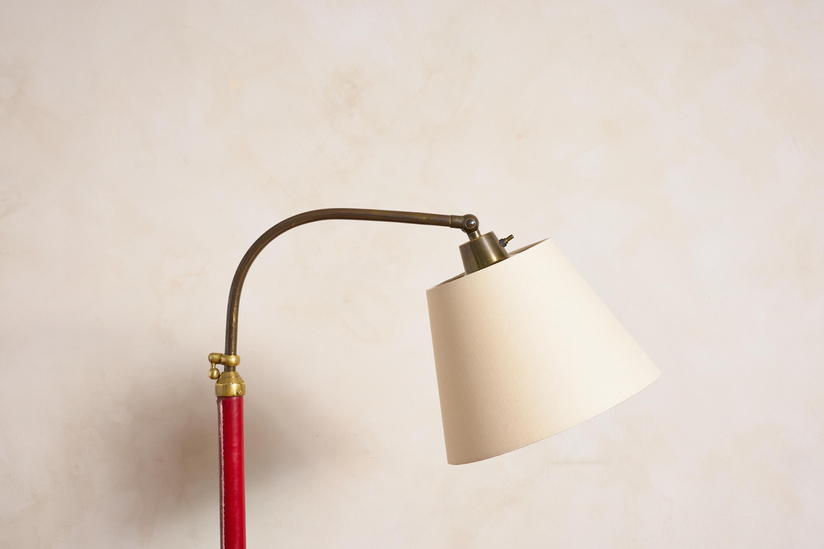 Lampadaire de style Jacques Adnet - Rouge Bon état - En vente à Beverly Hills, CA