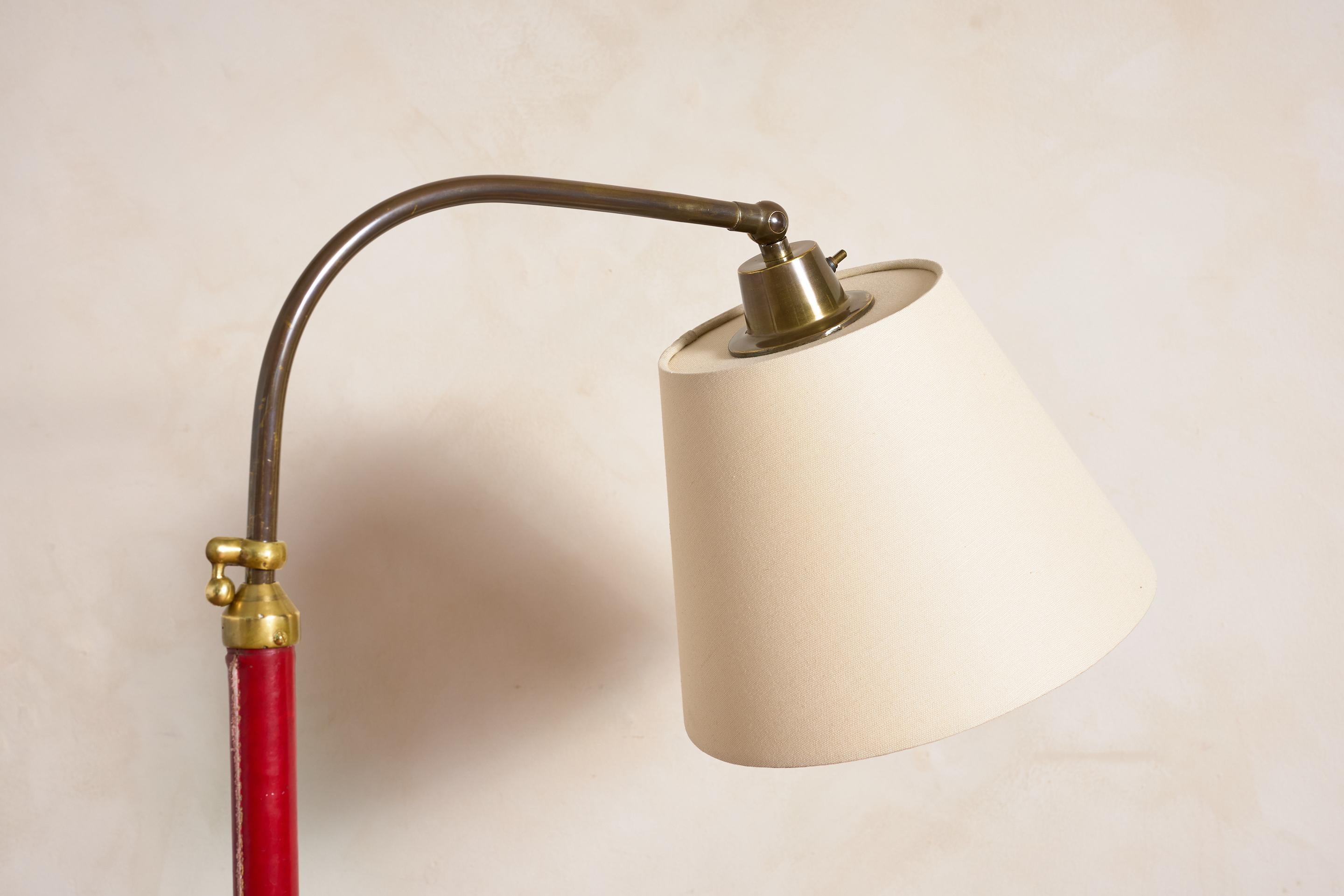 Lampadaire de style Jacques Adnet - Rouge en vente 1