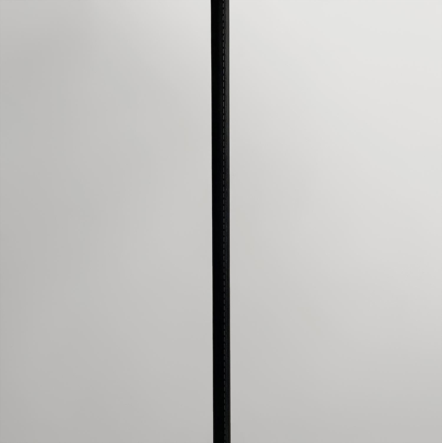Lampadaire en cuir et laiton de style Jacques Adnet en vente 4