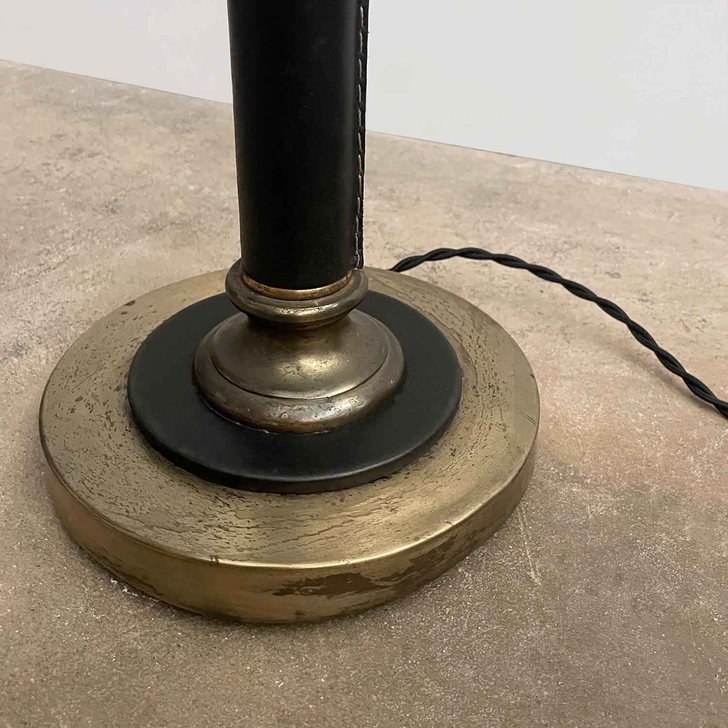 Lampadaire en cuir et laiton de style Jacques Adnet en vente 1