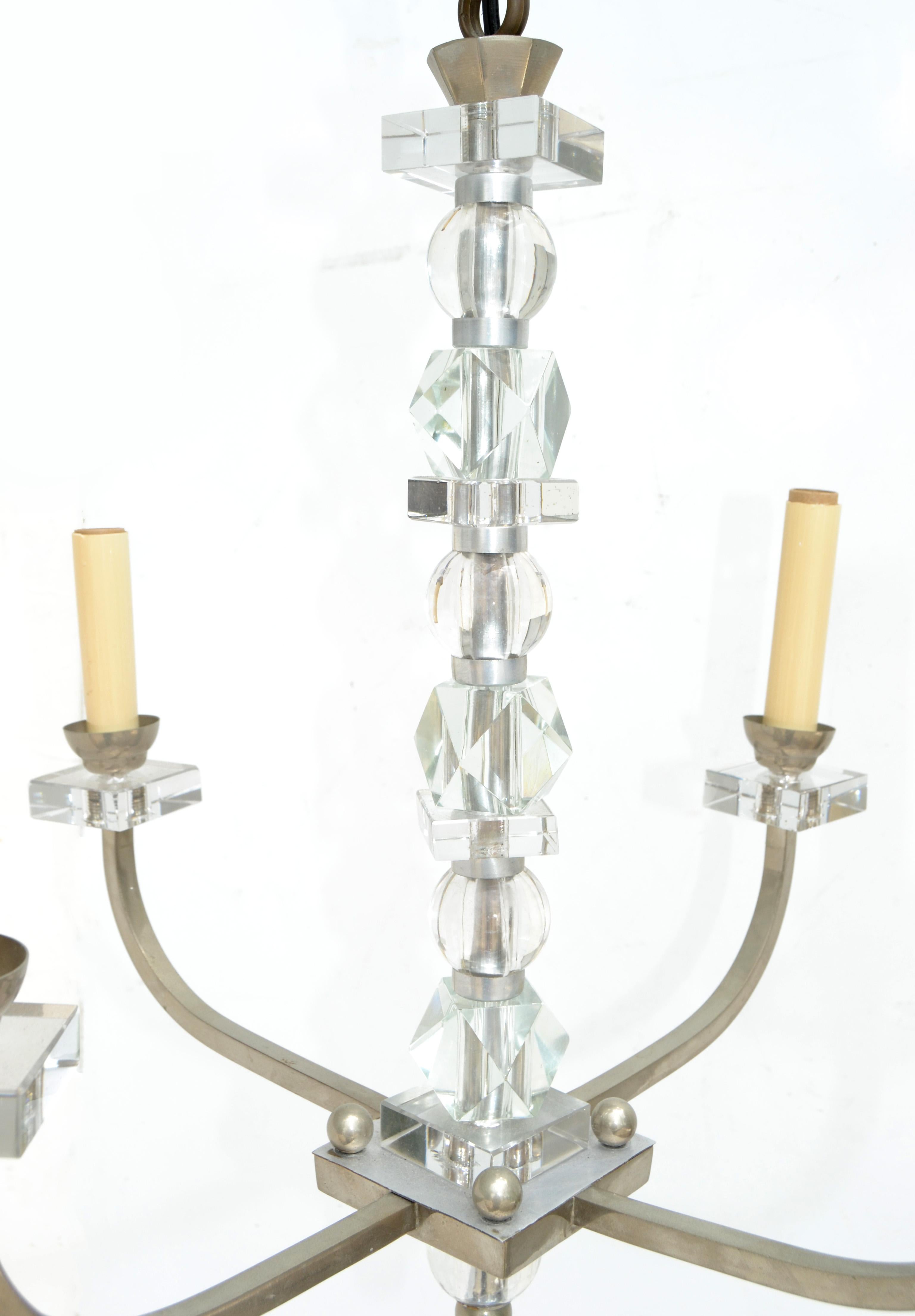 Französisches vernickeltes Messing und geometrisches facettiertes Glas im Stil von Jacques Adnet (Mitte des 20. Jahrhunderts) im Angebot