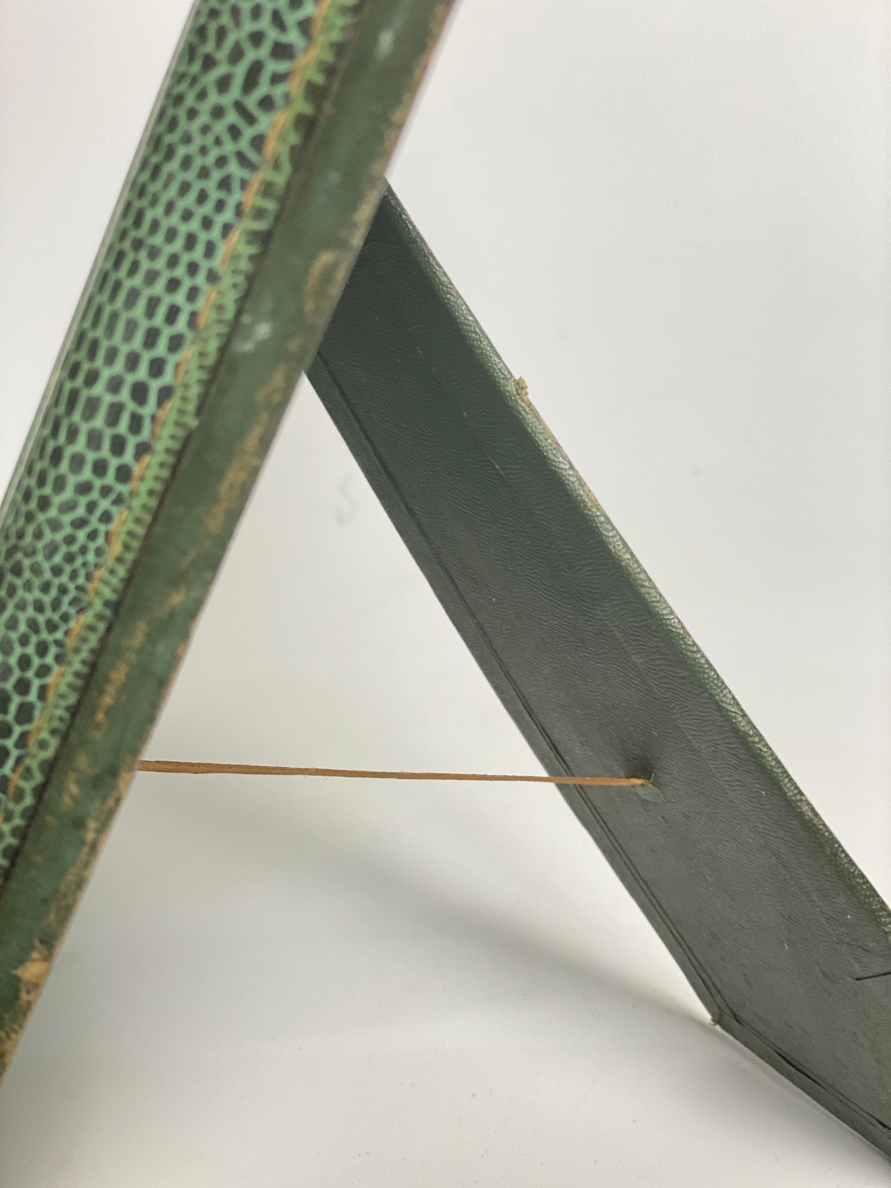 Bilderrahmen aus grünem genähtem Leder im Stil von Jacques Adnet, Frankreich 1940 (Mitte des 20. Jahrhunderts) im Angebot