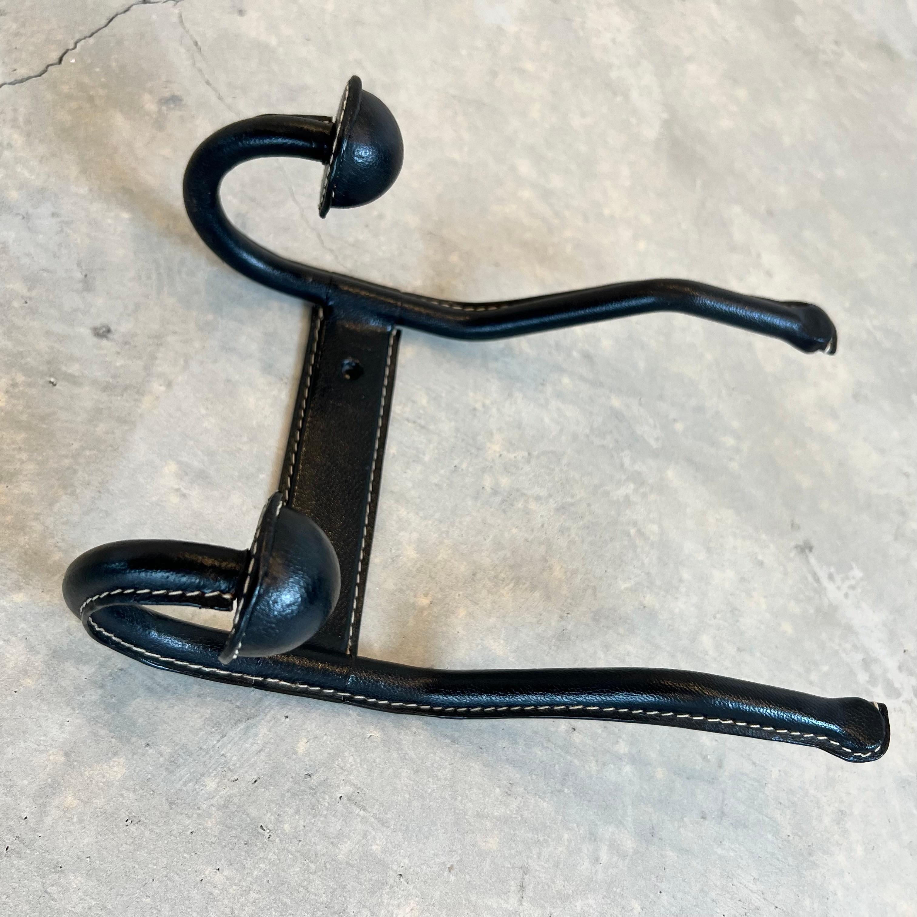 Ganci in pelle in stile Jacques Adnet in vendita 1