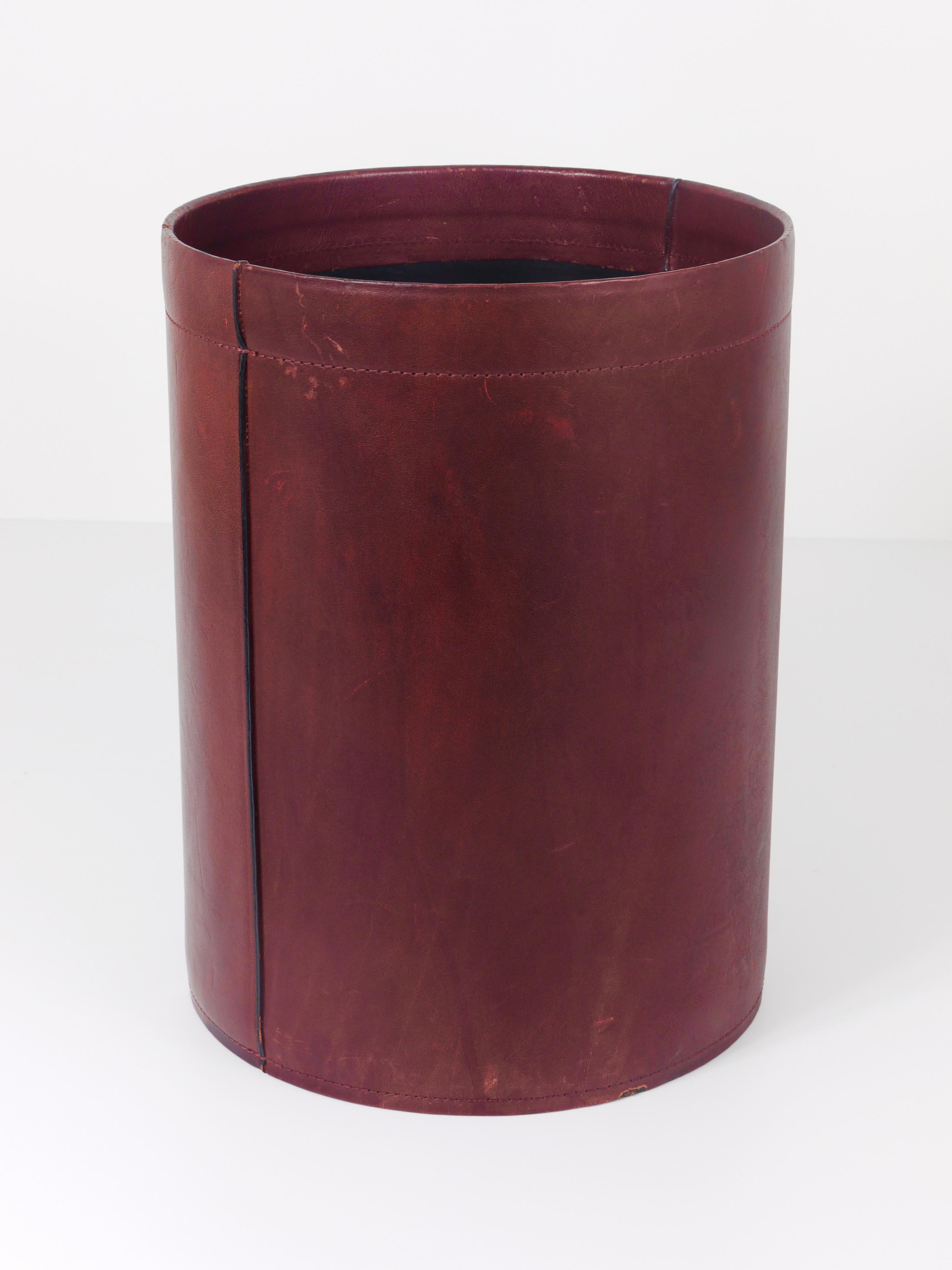 Mid-Century Modern Jacques Adnet Style Red Brown Leather Wastepaper Basket Bin, France, 1970s