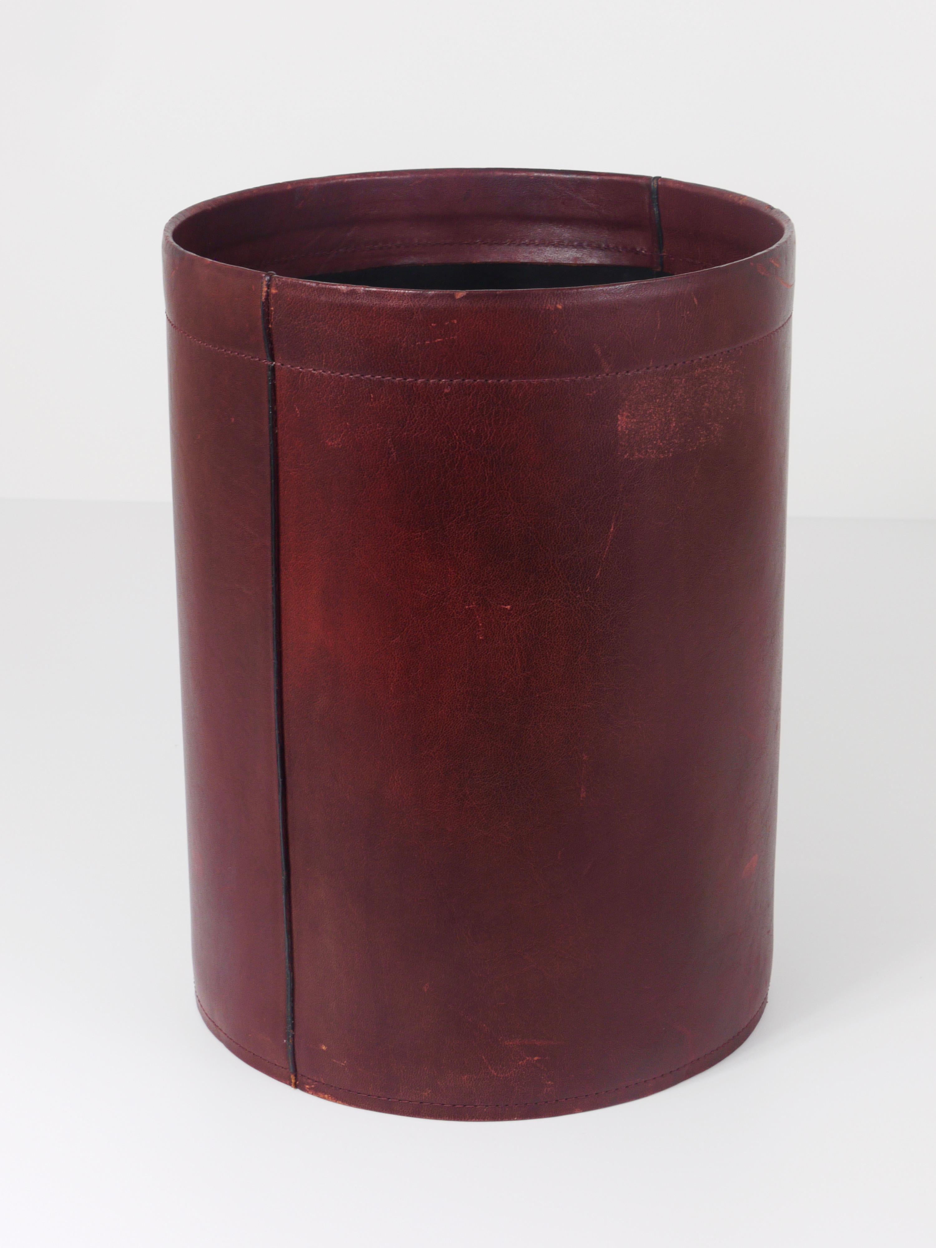Hand-Crafted Jacques Adnet Style Red Brown Leather Wastepaper Basket Bin, France, 1970s