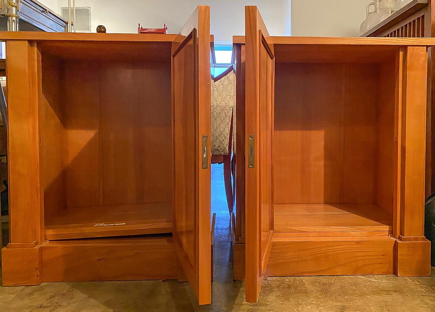 Jacques Adnet Sycamore Nightstands with Mirror Fronts In Good Condition For Sale In Los Angeles, CA
