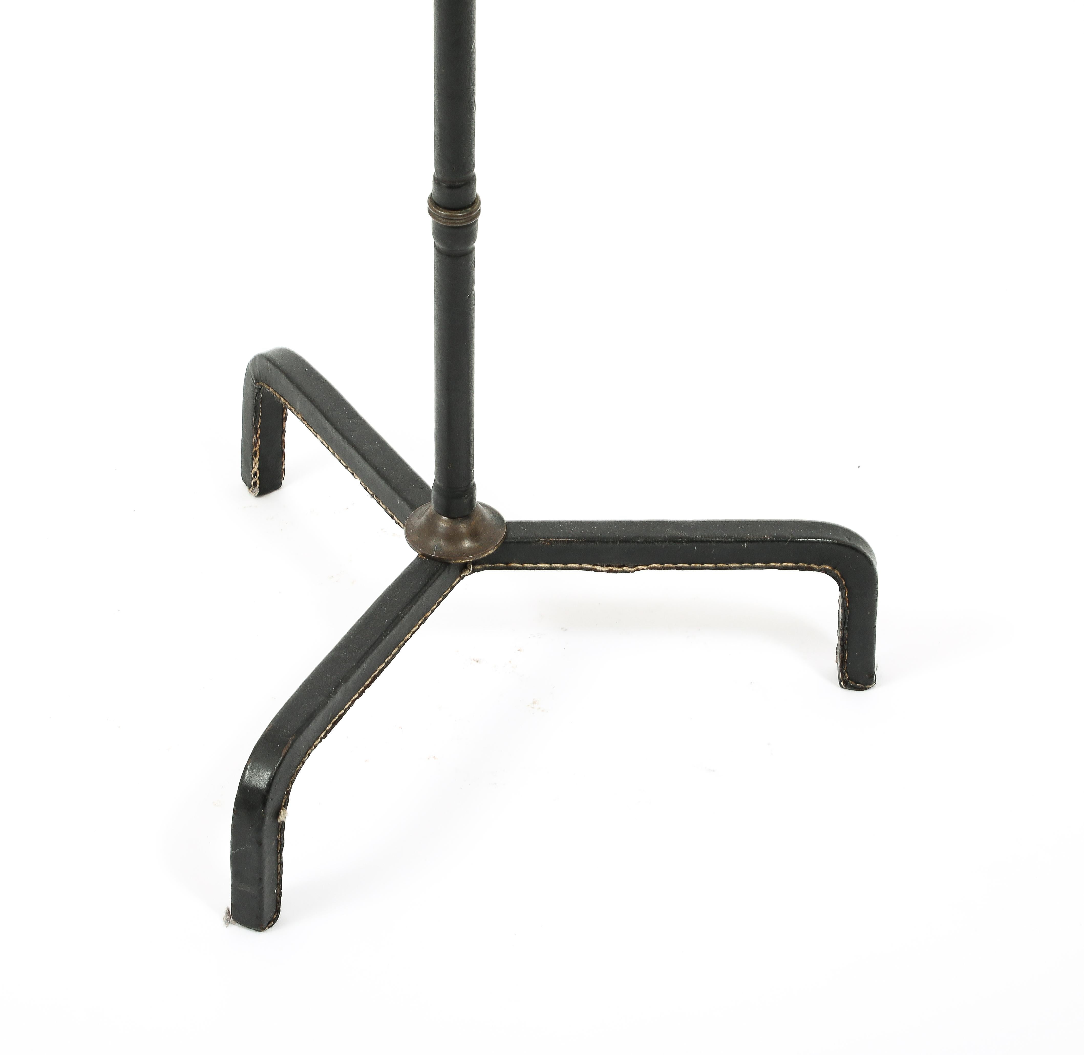 Jacques Adnet Lámpara de pie trípode de cuero de bambú, Francia Años 50 en venta 5