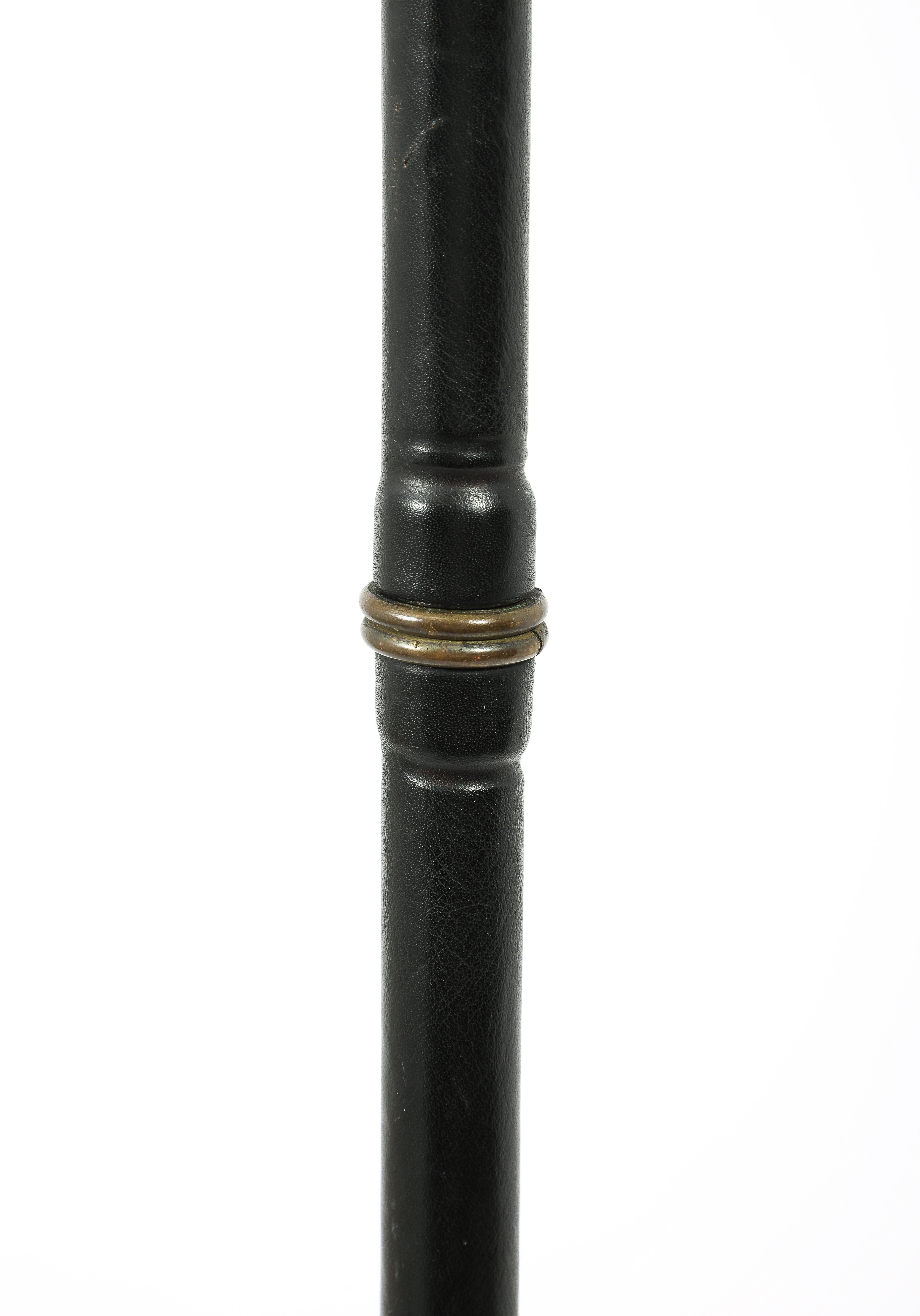 Jacques Adnet Lámpara de pie trípode de cuero de bambú, Francia Años 50 en venta 6