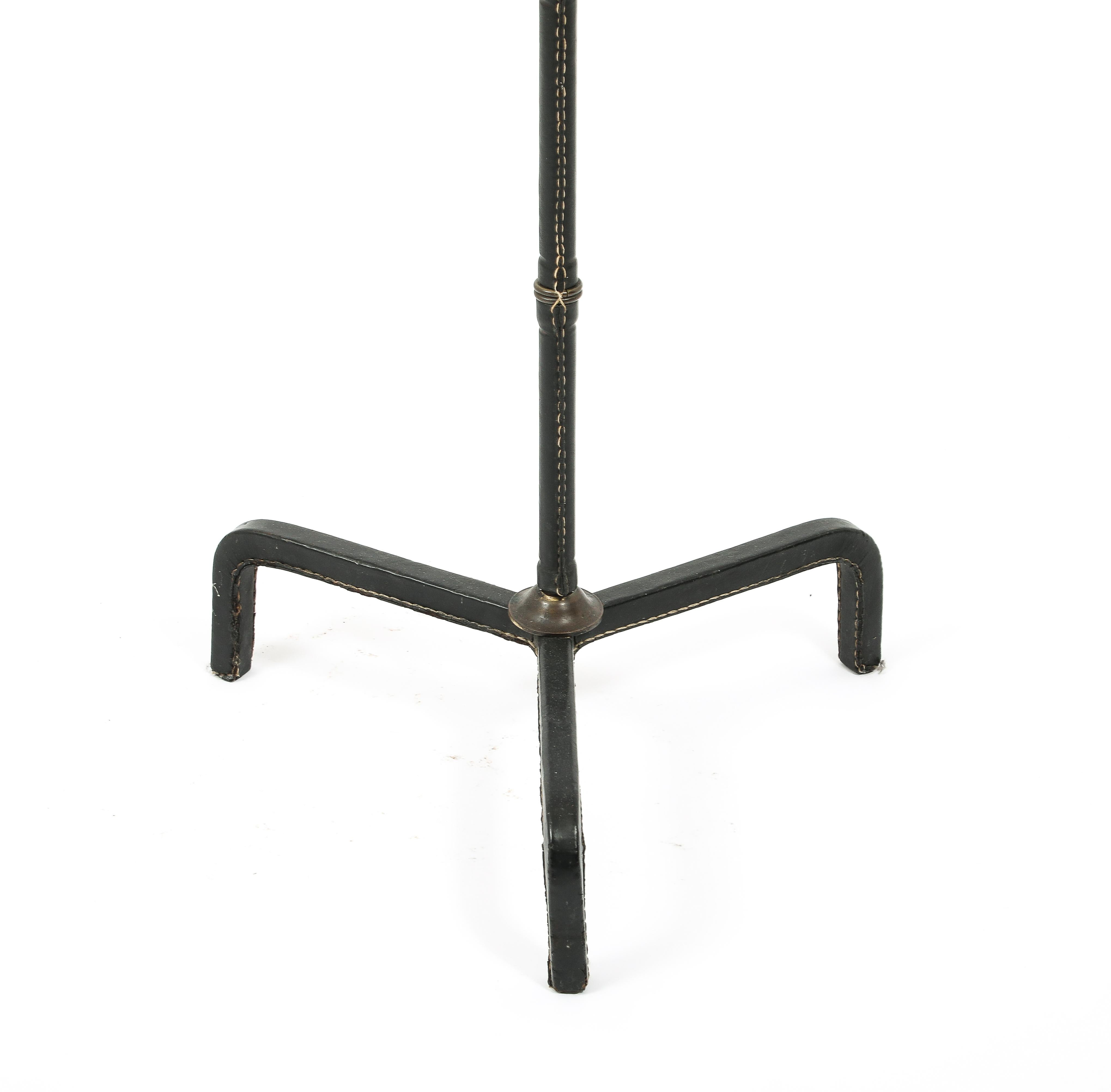 Jacques Adnet Lámpara de pie trípode de cuero de bambú, Francia Años 50 Moderno en venta