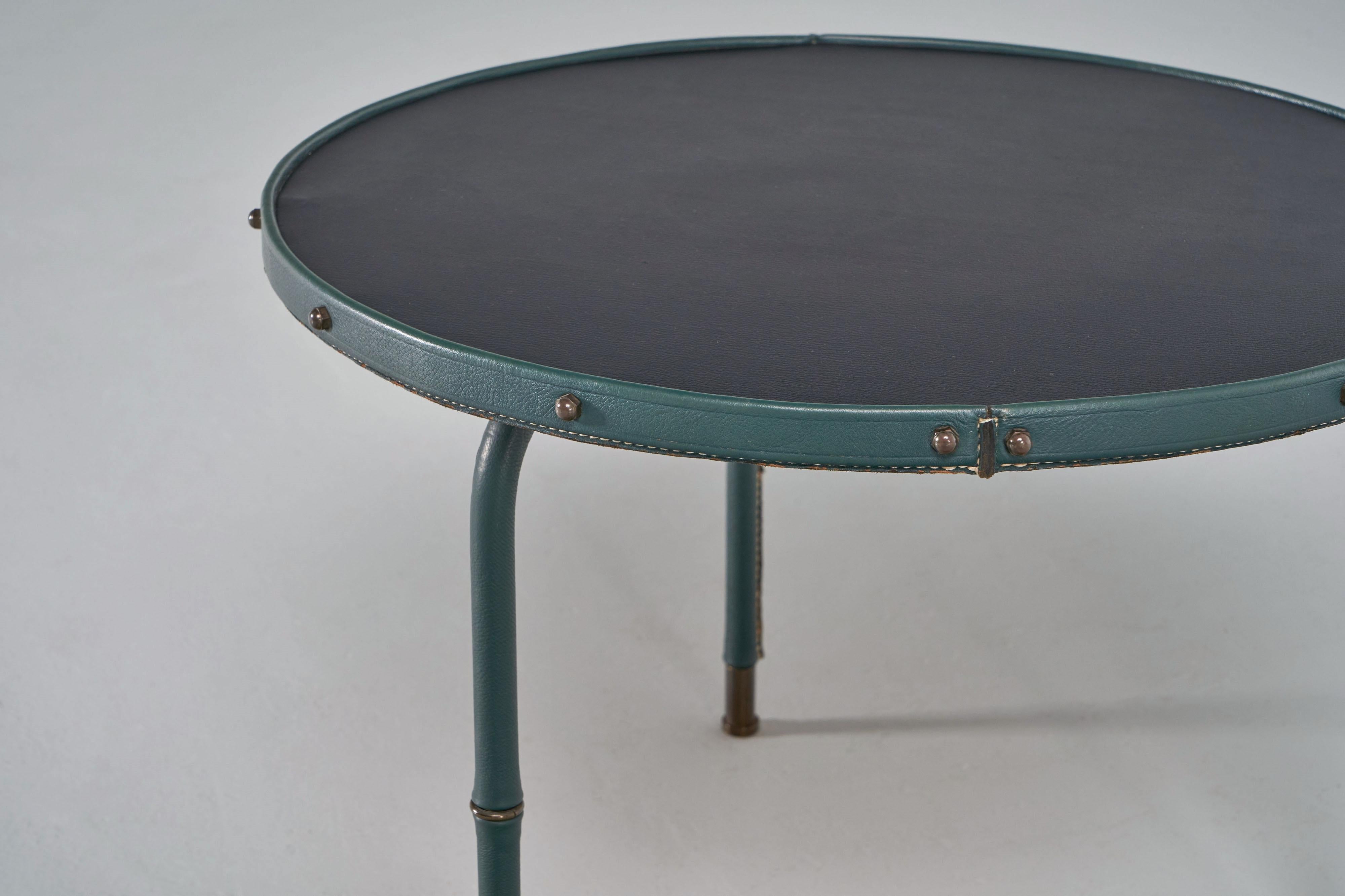 Jacques Adnet tripod table in leather France 1950 In Good Condition In Roosendaal, Noord Brabant