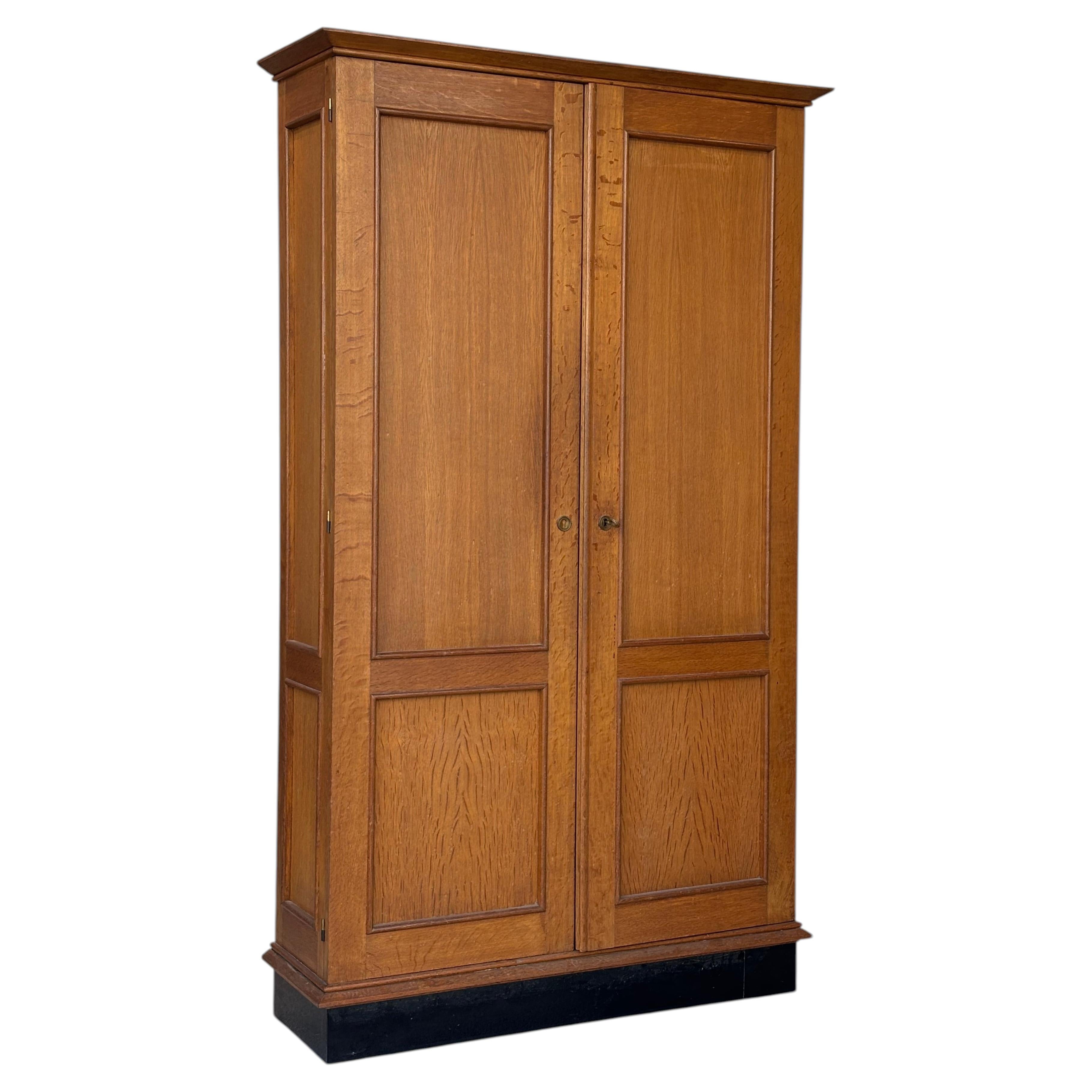 Armadi Jacques Adnet in quercia e formica del 1950 circa in vendita