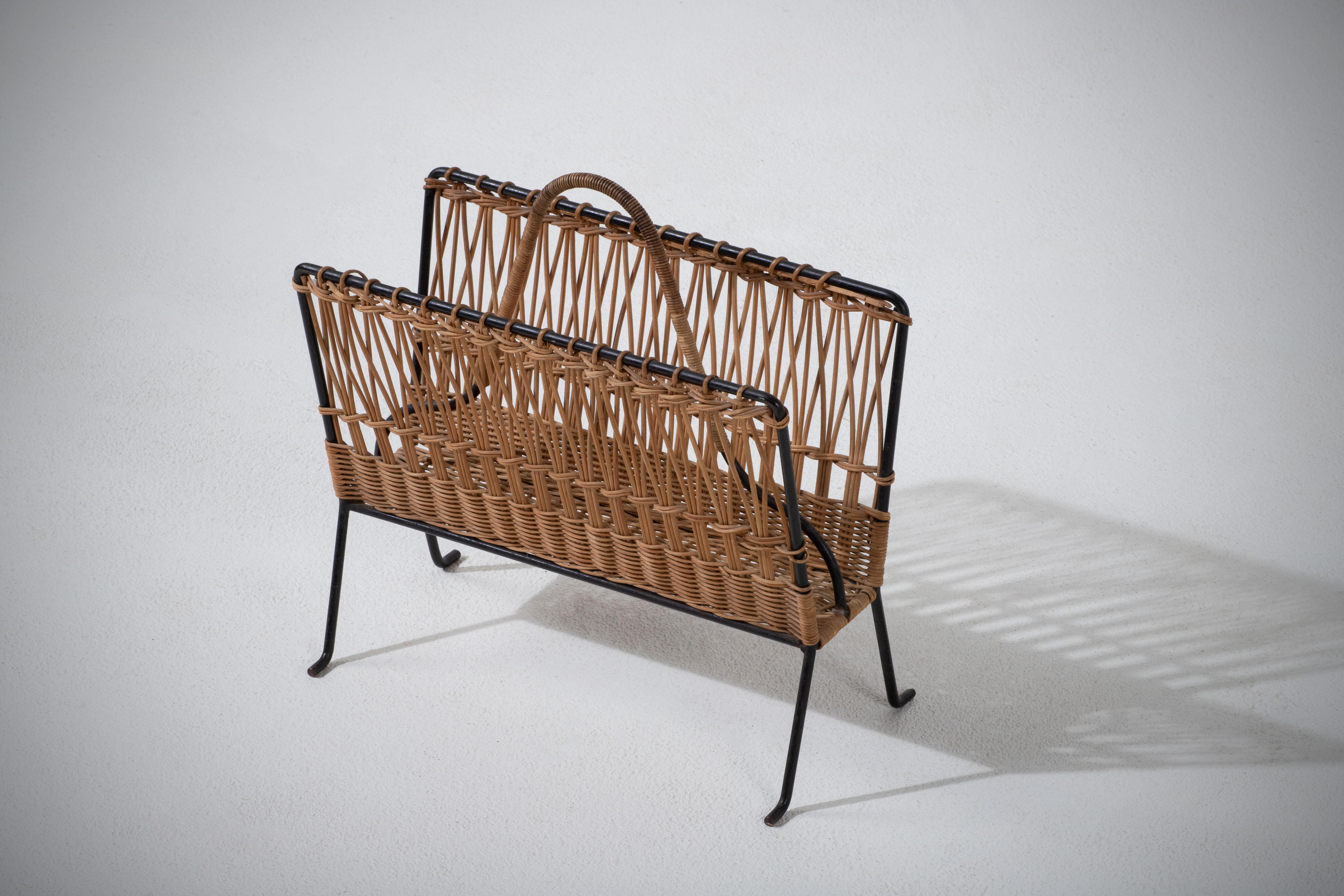 Jacques Adnet Wicker Magazine Rack with Black Iron Frame, Brass Ball Feet, 1950s For Sale 2
