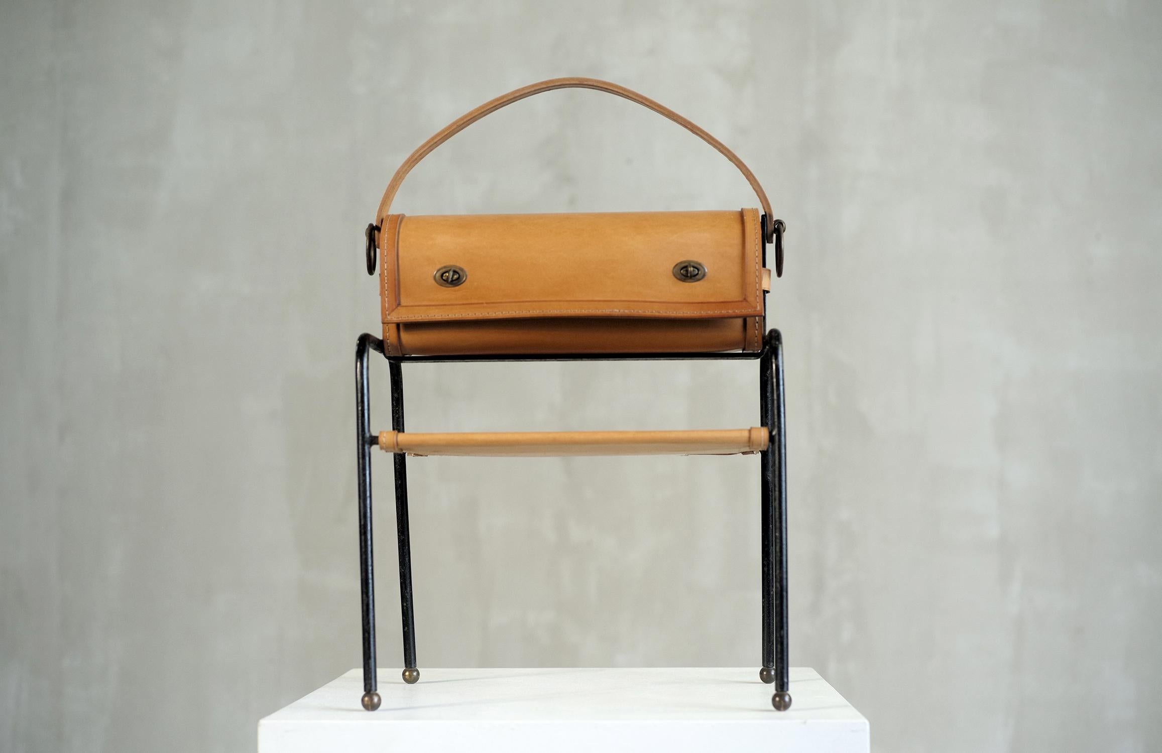 Jacques Adnet, Sewing box in Lacquered Metal and Leather, France 1950 For Sale 1