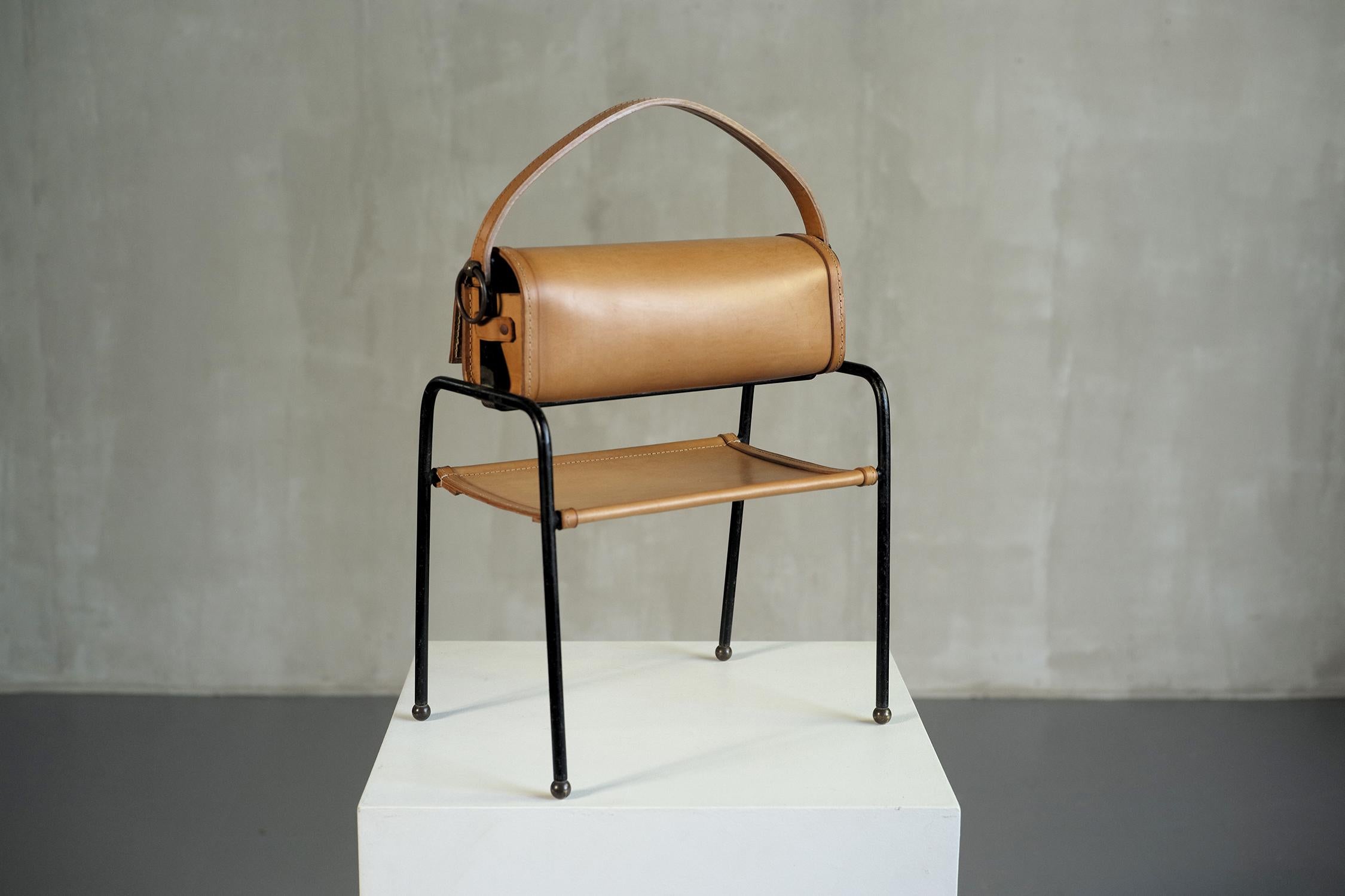 Jacques Adnet, Sewing box in Lacquered Metal and Leather, France 1950 For Sale 3