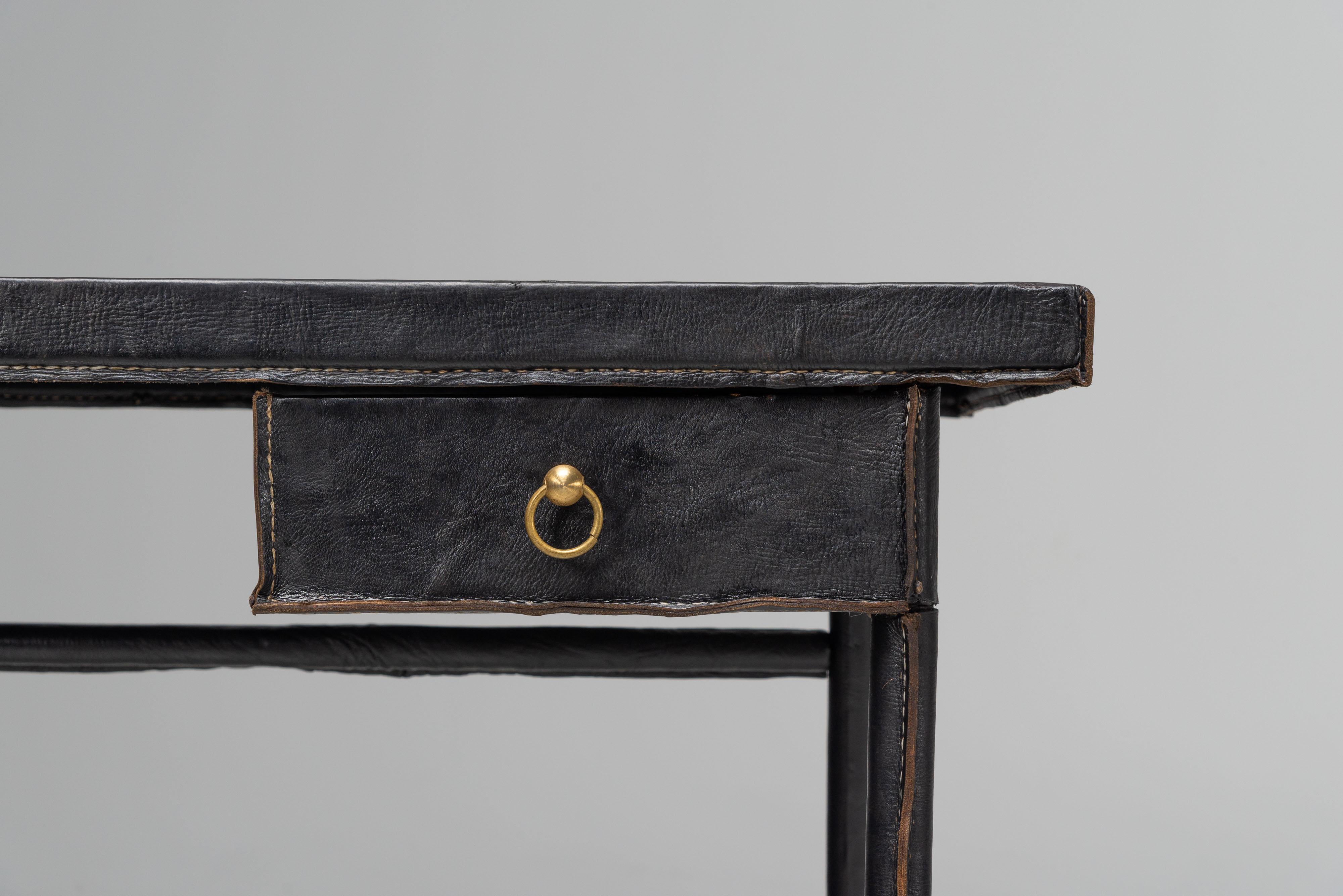 Jacques Adnet writing desk in leather France 1950 In Good Condition For Sale In Roosendaal, Noord Brabant