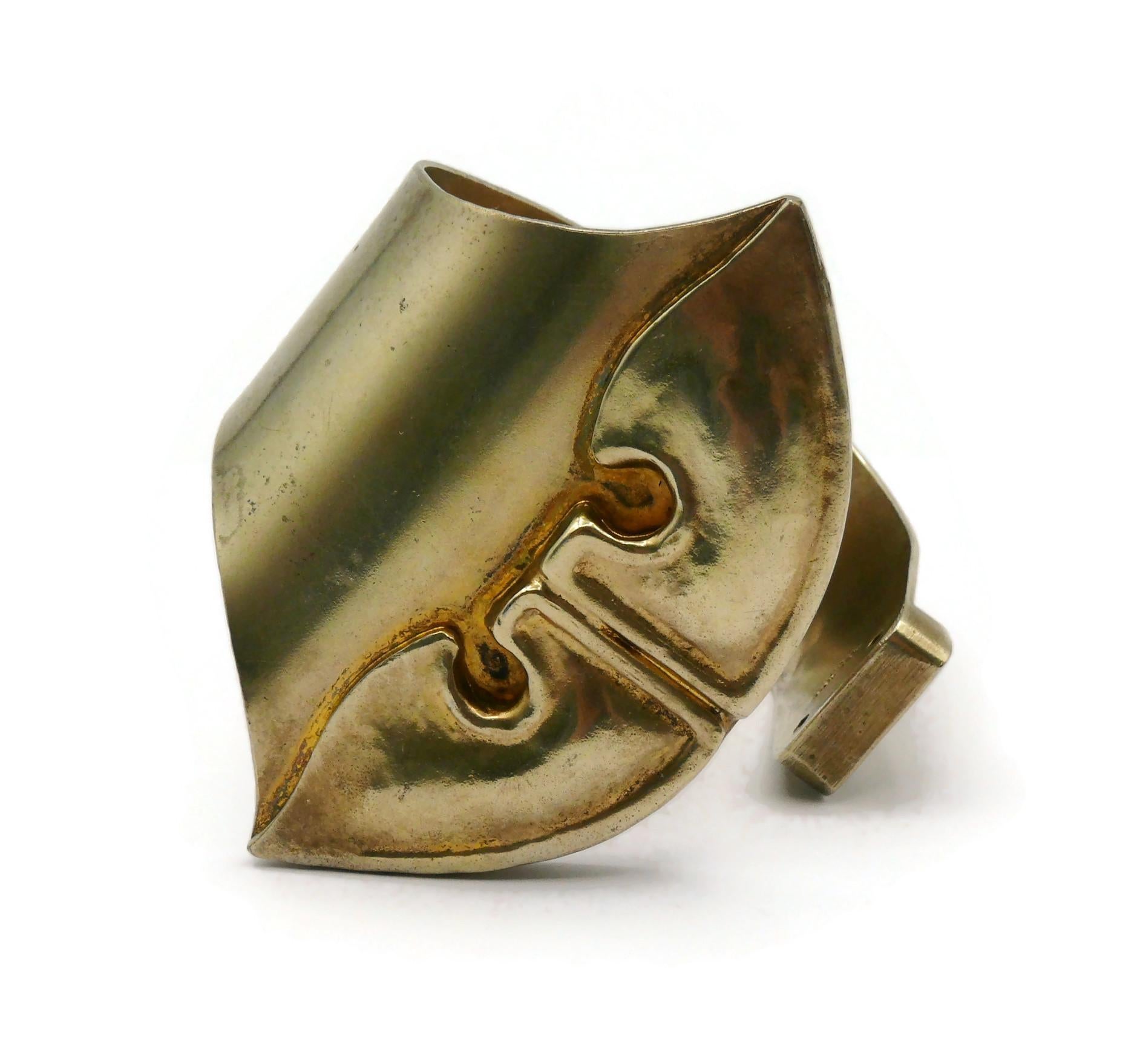 JACQUES AN LANH Vintage Sculptural Brass Cuff Bracelet In Good Condition For Sale In Nice, FR