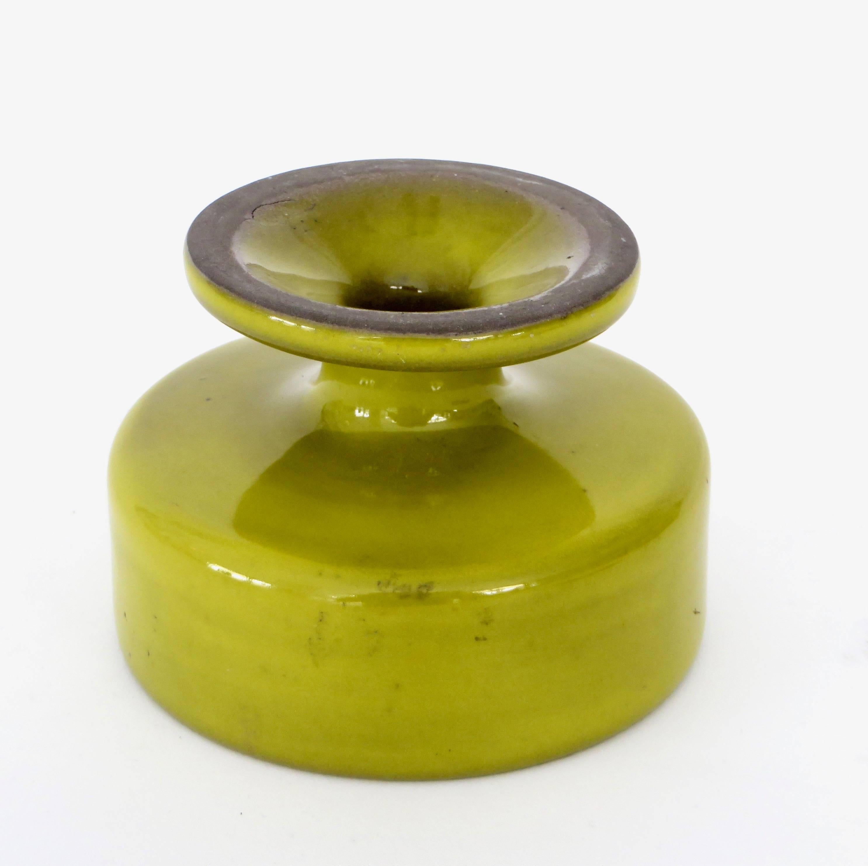 Milieu du XXe siècle Jacques et Dani Ruelland - Chalice en céramique française vert chartreuse