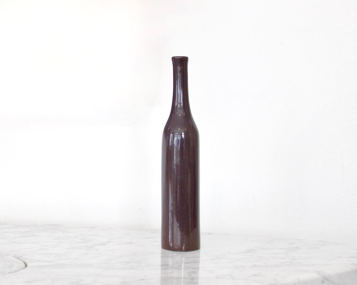 Jacques und Dani Ruelland Französische Keramikflasche Aubergine-Glasur  im Zustand „Gut“ im Angebot in Chicago, IL