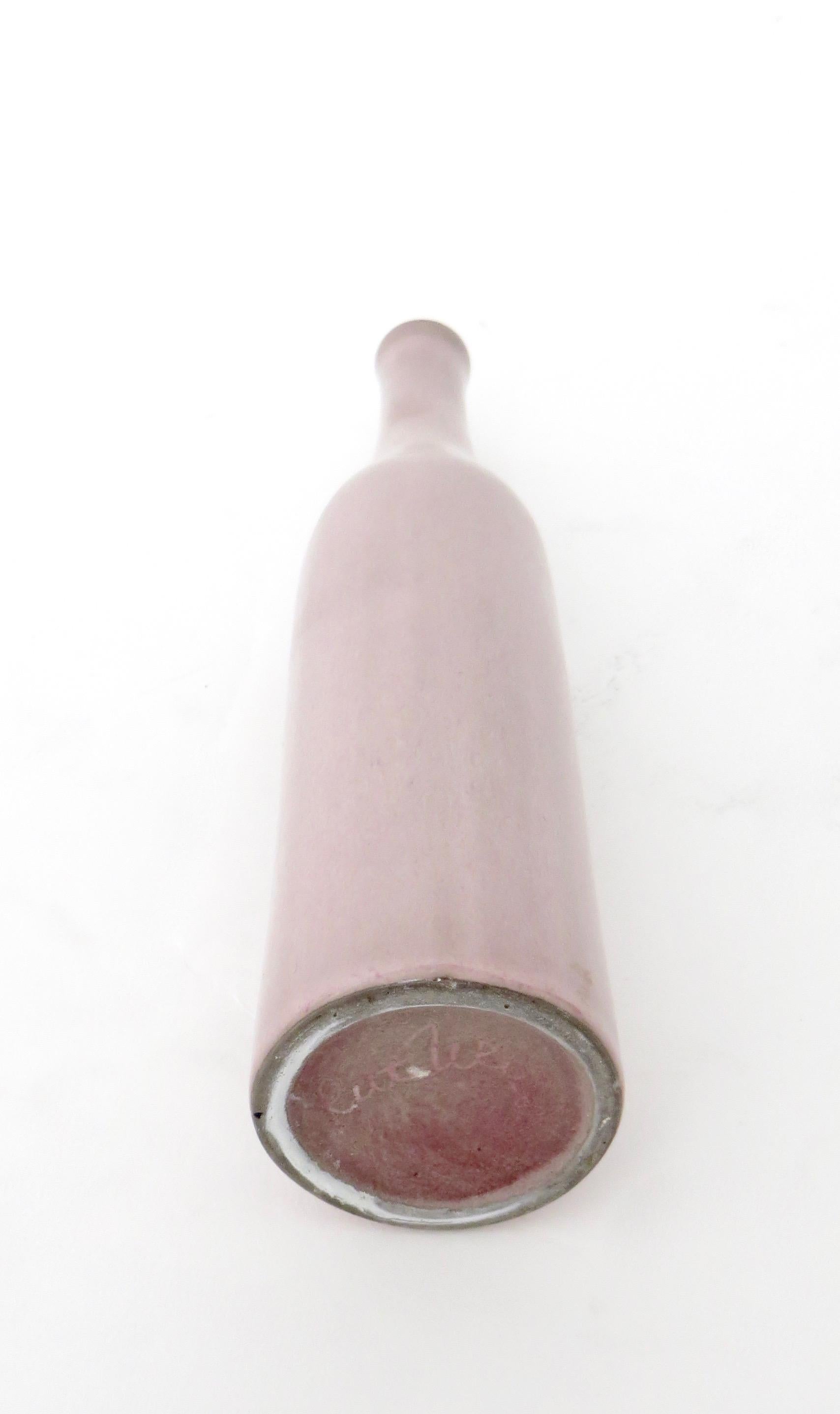 Bouteille en céramique française Jacques et Dani Ruelland à glaçure lavande rose pâle 1