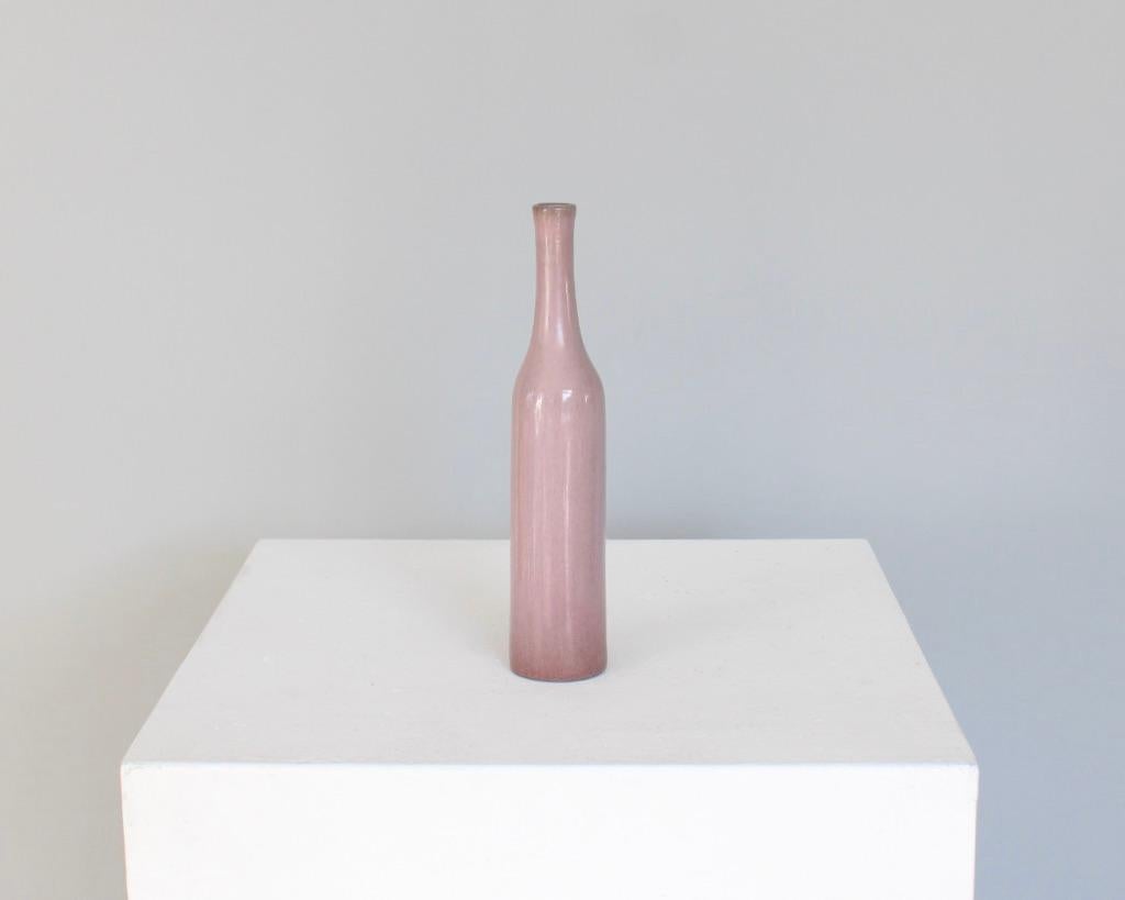 An iconic bottle form by the French ceramic artists Jacques and Dani Ruelland. A pale mauve glaze. 
Signed.
Literature: Pierre Staudenmeyer, La Ce´ramique Francaise des Anne´es 50, Paris 2001, pp. 284-85, for similar examples.