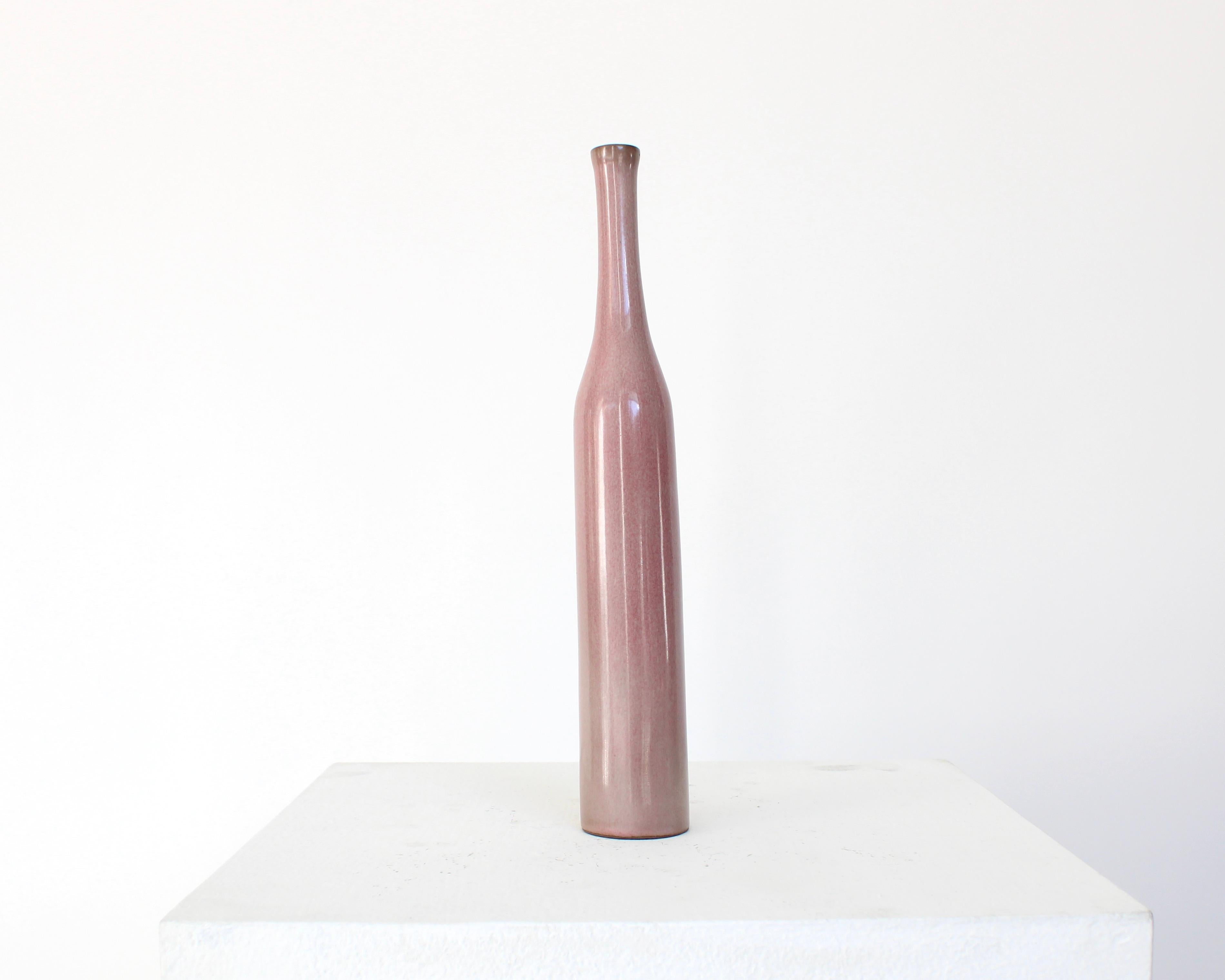 Français Bouteille en céramique française Jacques et Dani Ruelland en glaçure mauve pâle en vente