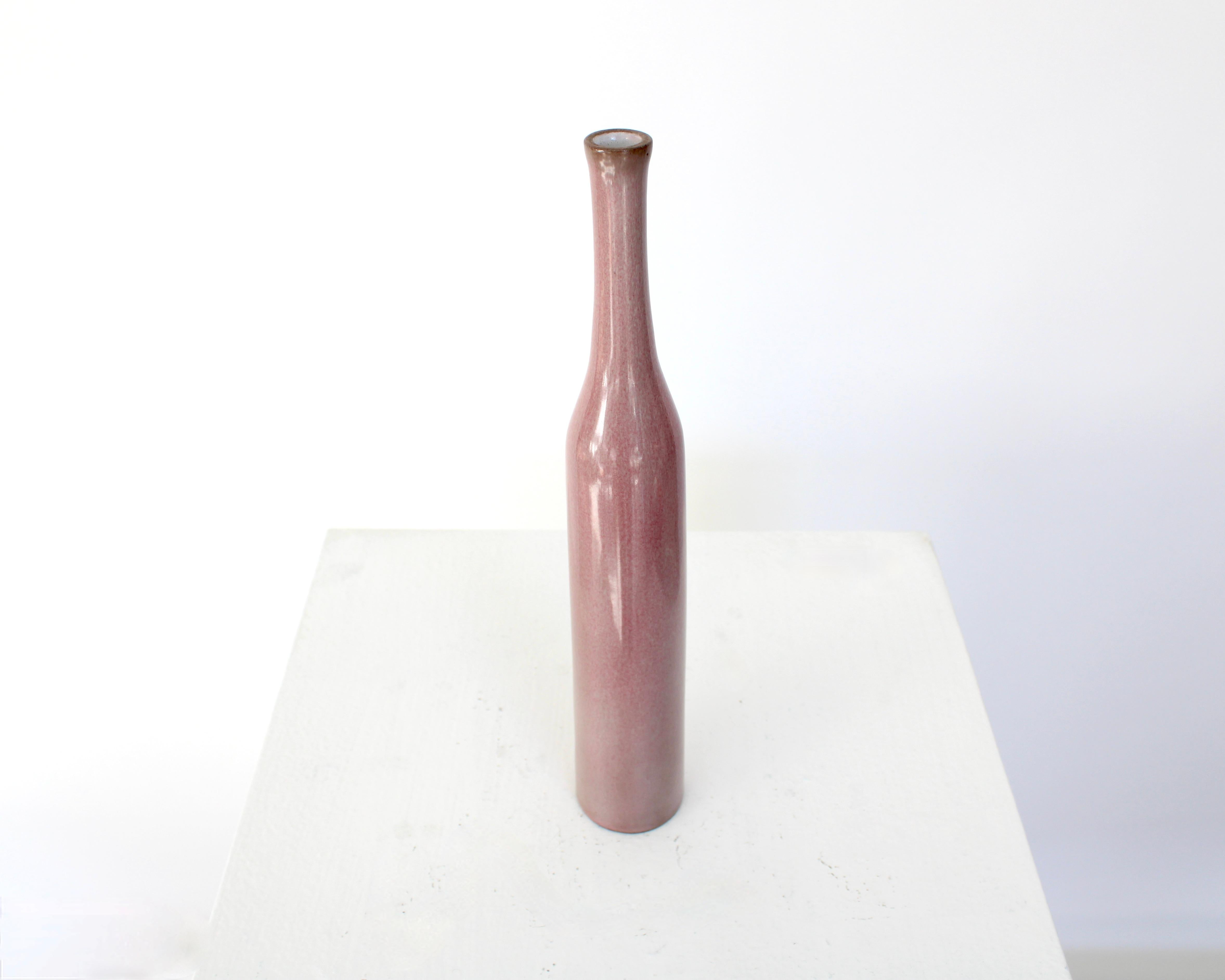 Bouteille en céramique française Jacques et Dani Ruelland en glaçure mauve pâle Bon état - En vente à Chicago, IL