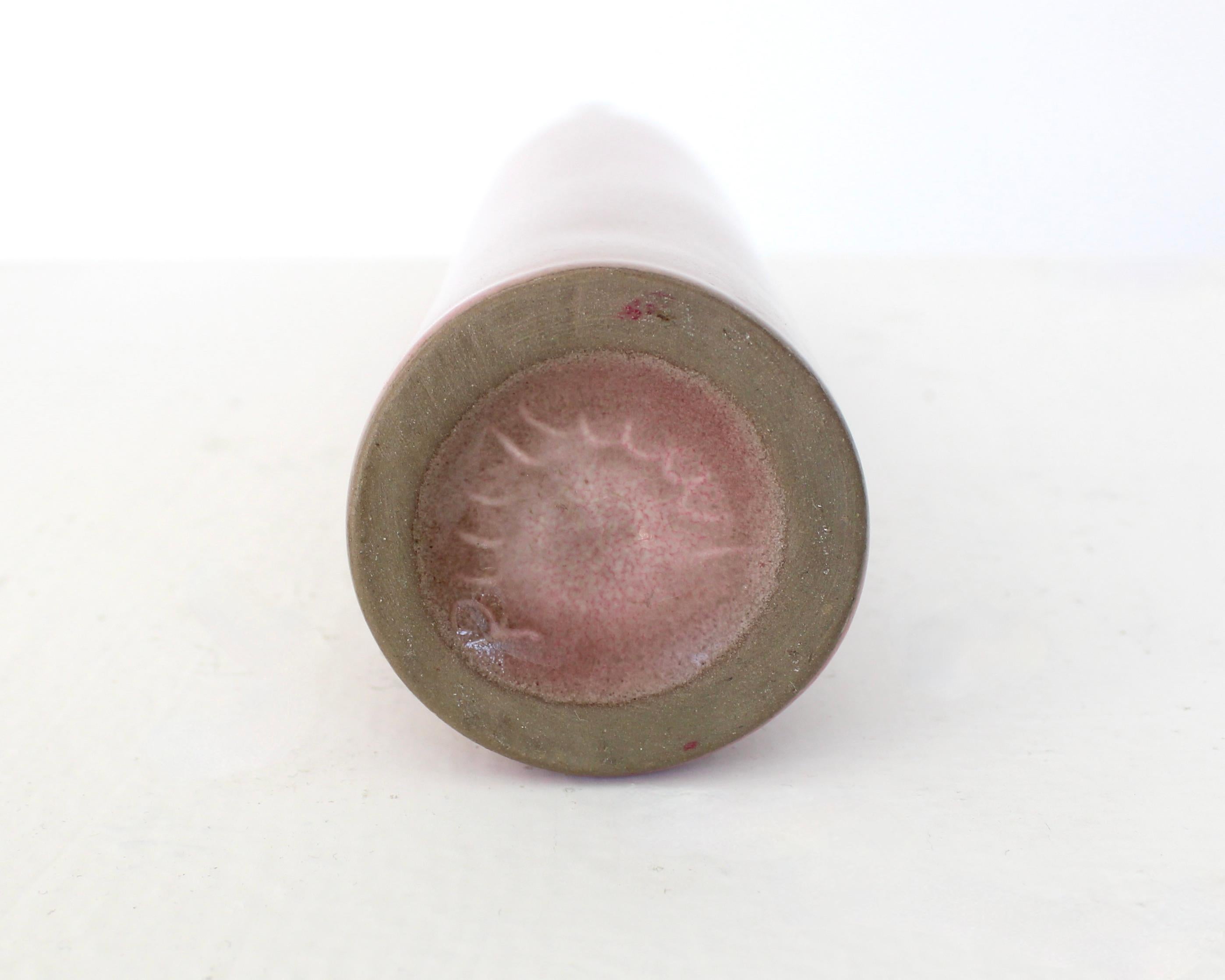 Bouteille en céramique française Jacques et Dani Ruelland en glaçure mauve pâle en vente 1