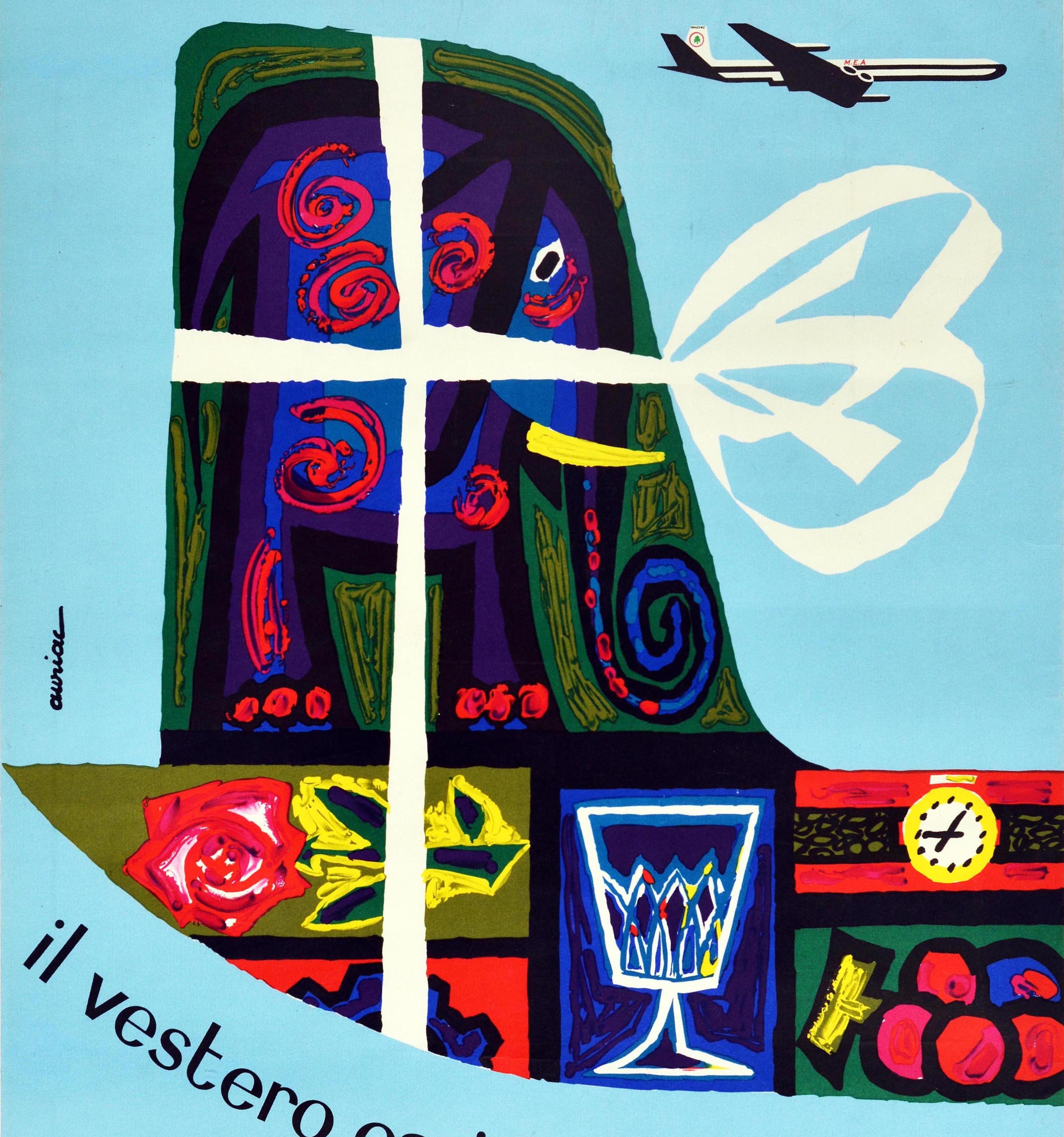 Original-Werbeplakat für die Fluggesellschaft MEA aus dem Nahen Osten mit einem farbenfrohen Entwurf von Jacques Auriac (1922-2003), der das Heck eines Flugzeugs zeigt, das mit einem weißen Band wie ein Geschenk eingewickelt und mit Gegenständen wie