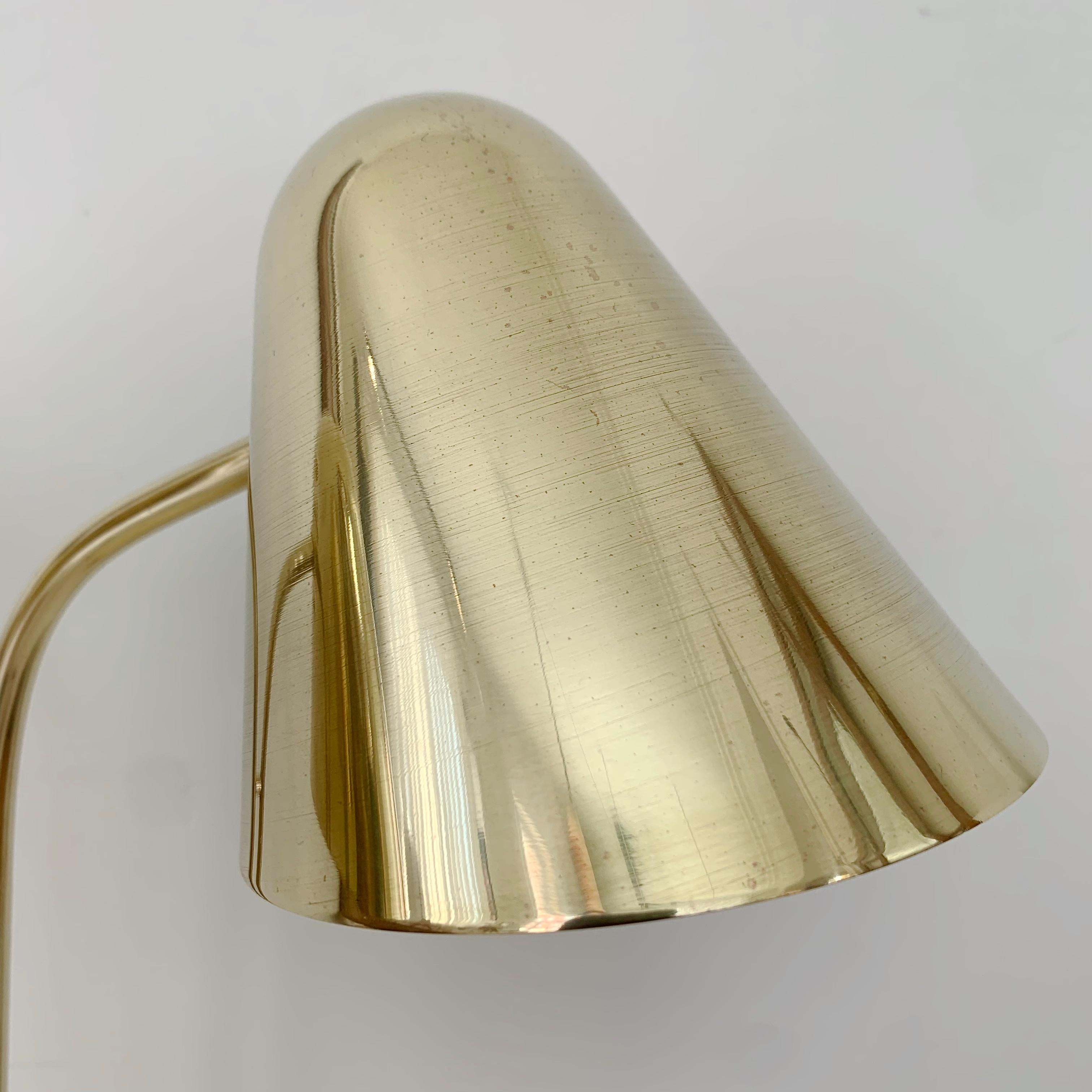 Jacques Biny Rara lampada a due luci regolabile in ottone per Luminalite, c.C. 1950 Francia in vendita 6