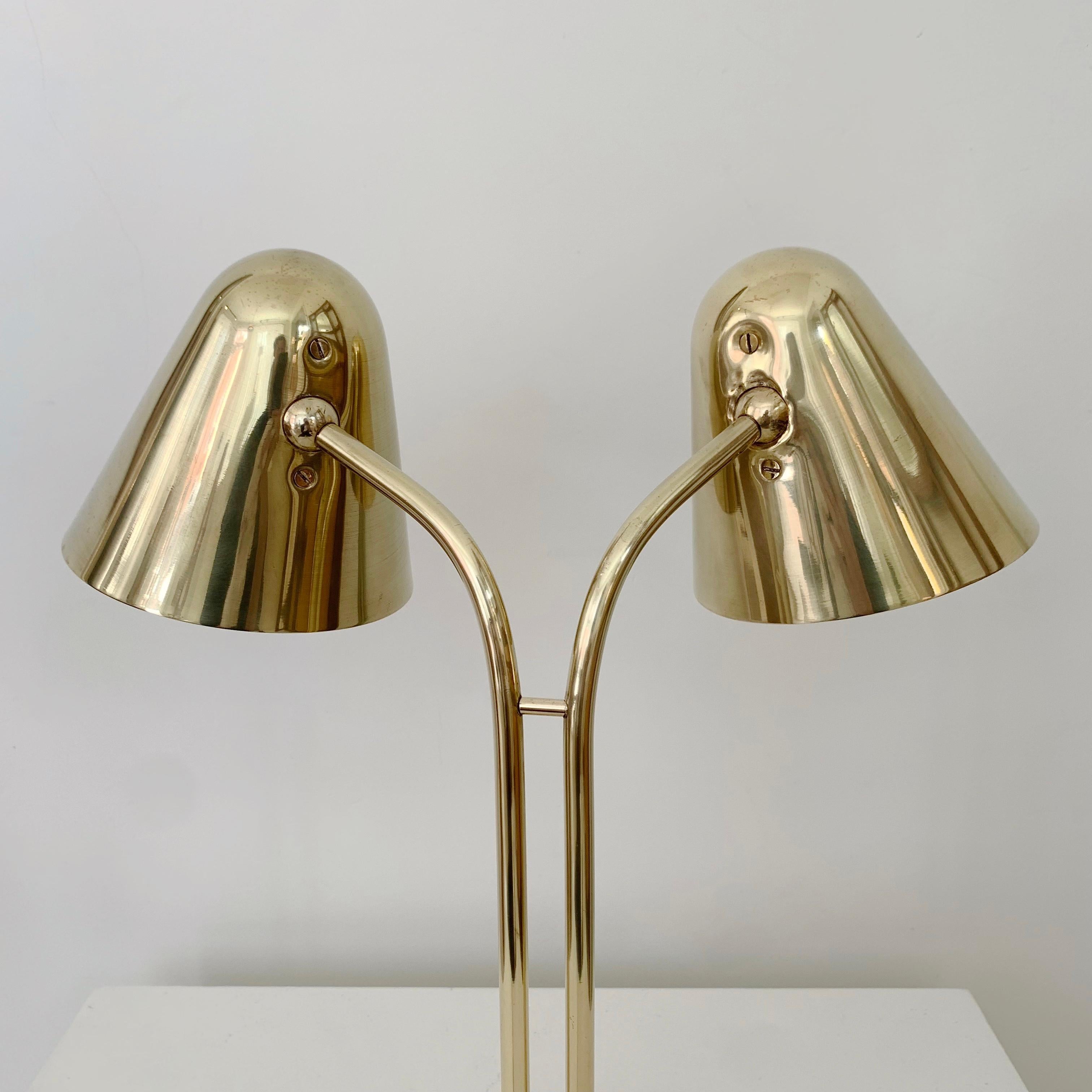 Jacques Biny Rara lampada a due luci regolabile in ottone per Luminalite, c.C. 1950 Francia in vendita 7