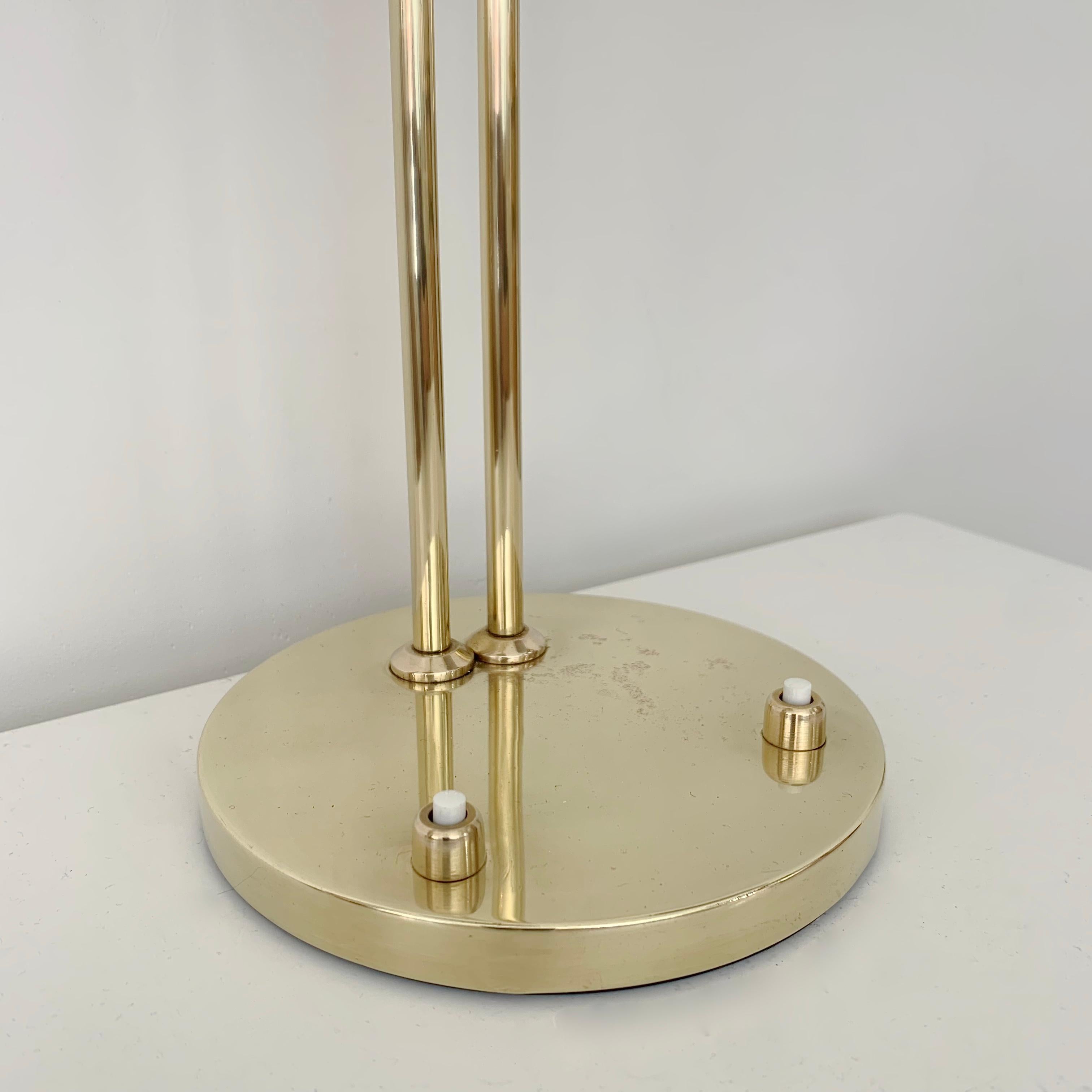 Metà XX secolo Jacques Biny Rara lampada a due luci regolabile in ottone per Luminalite, c.C. 1950 Francia in vendita