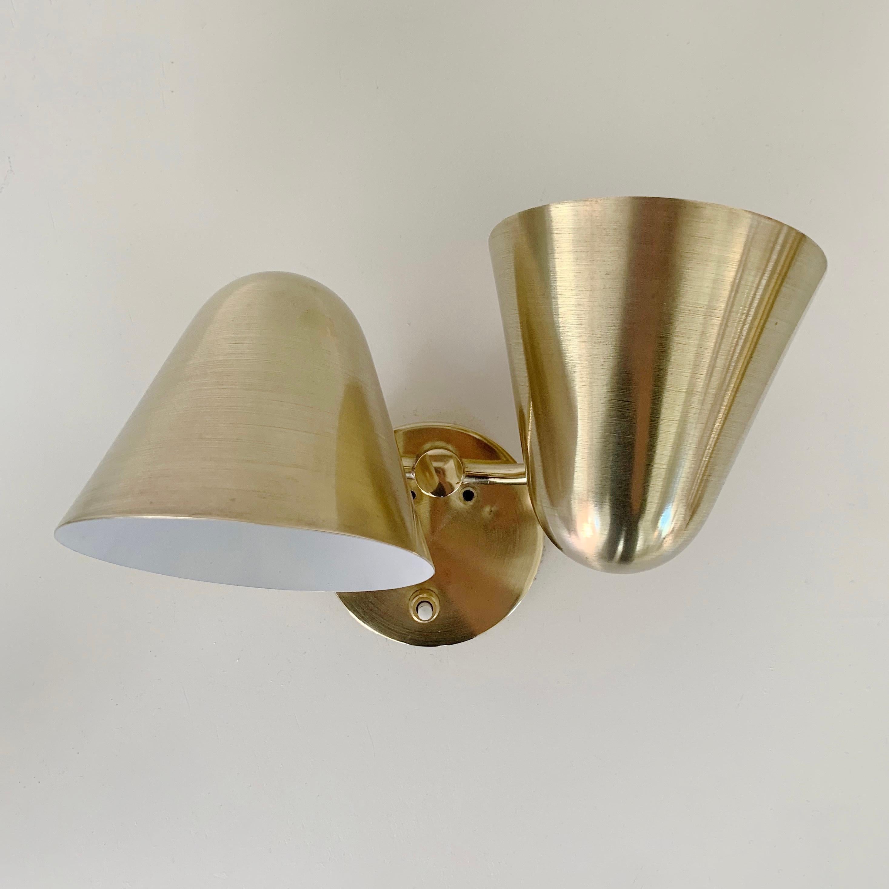 Jacques Biny Seltene zwei Lights Sconce aus Messing, um 1950, Frankreich. im Angebot 3