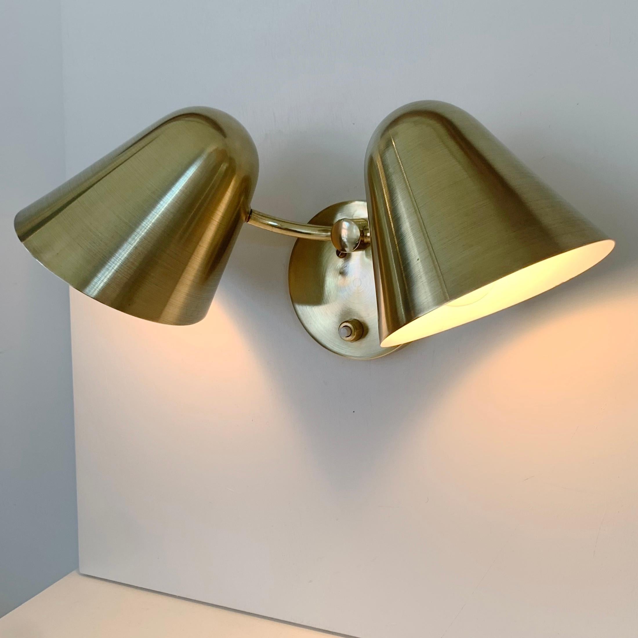 Jacques Biny Seltene zwei Lights Sconce aus Messing, um 1950, Frankreich. im Angebot 5