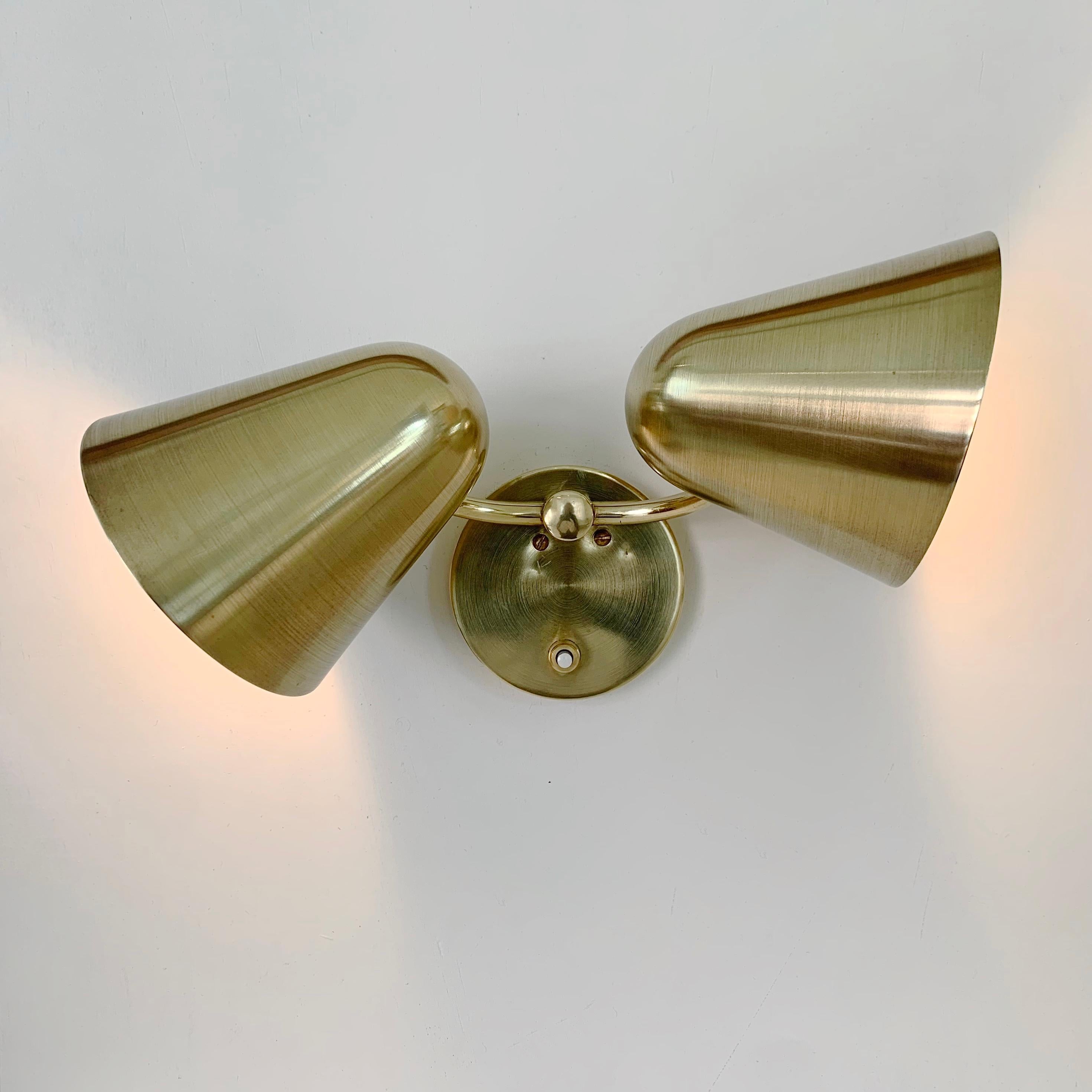Jacques Biny Seltene zwei Lights Sconce aus Messing, um 1950, Frankreich. im Angebot 6