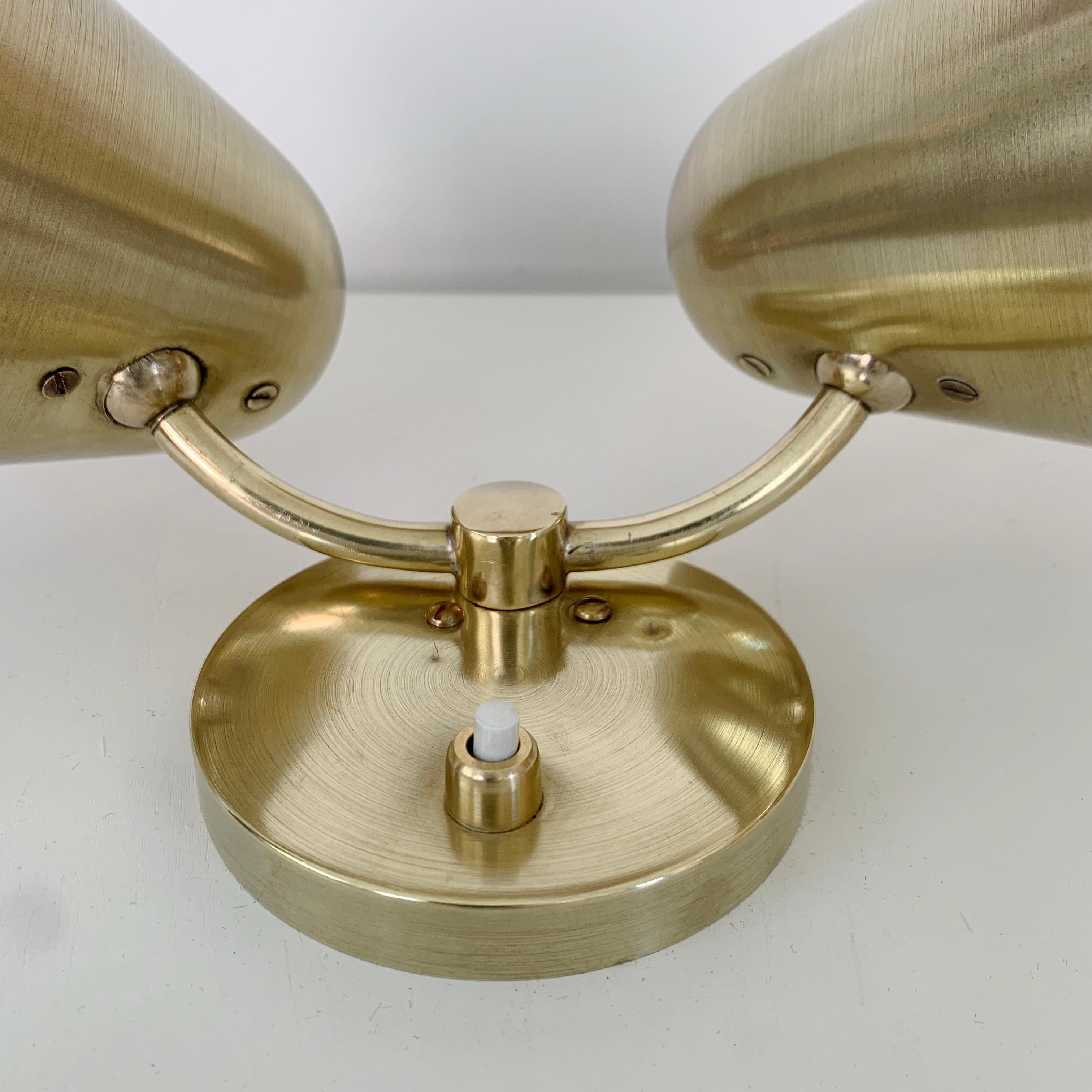 Jacques Biny Seltene zwei Lights Sconce aus Messing, um 1950, Frankreich. im Angebot 7